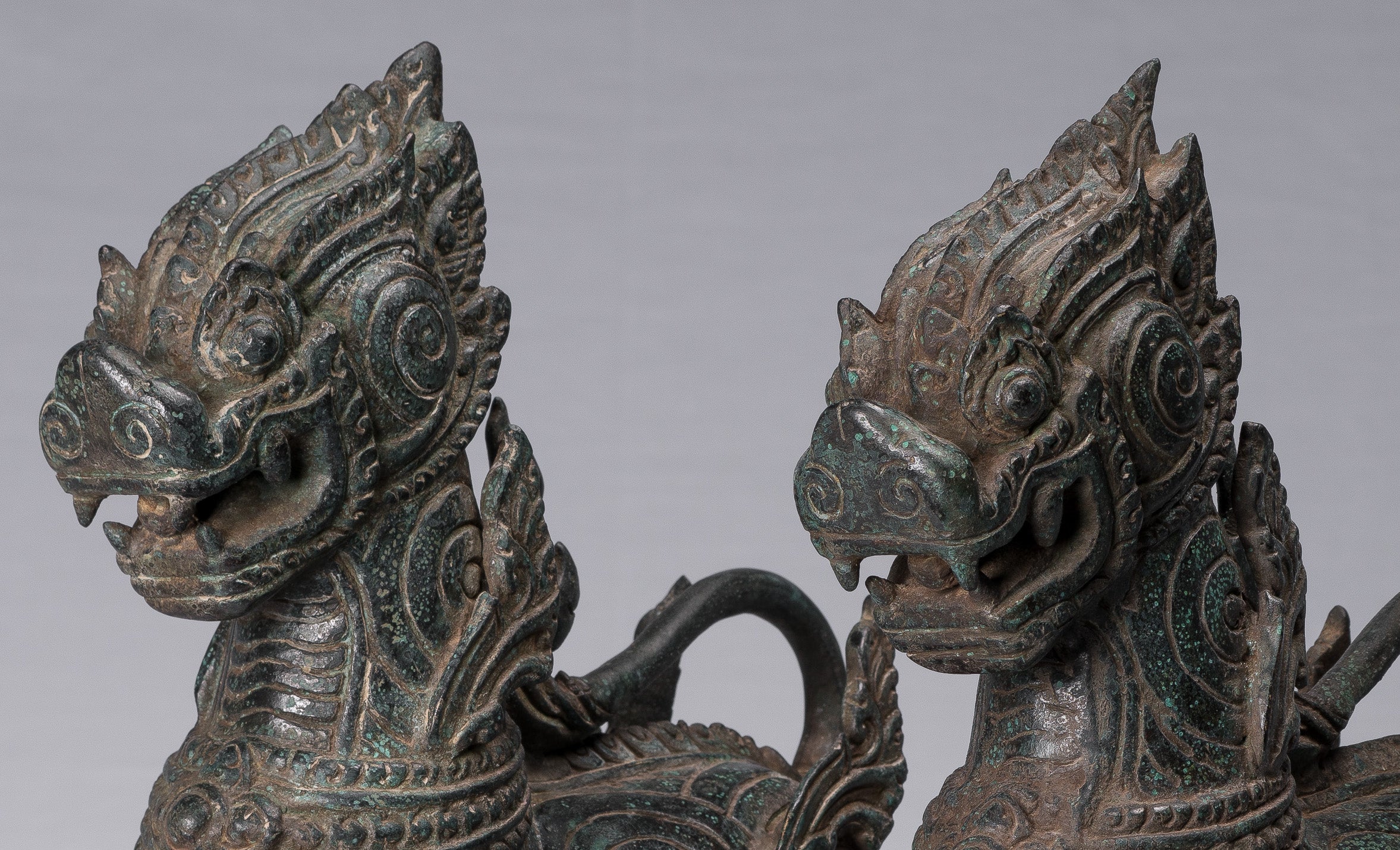 Bronzo di bronzo bronico antico Bronzo in piedi Chinthe Guardian Temple Lions - 37 cm/15 "