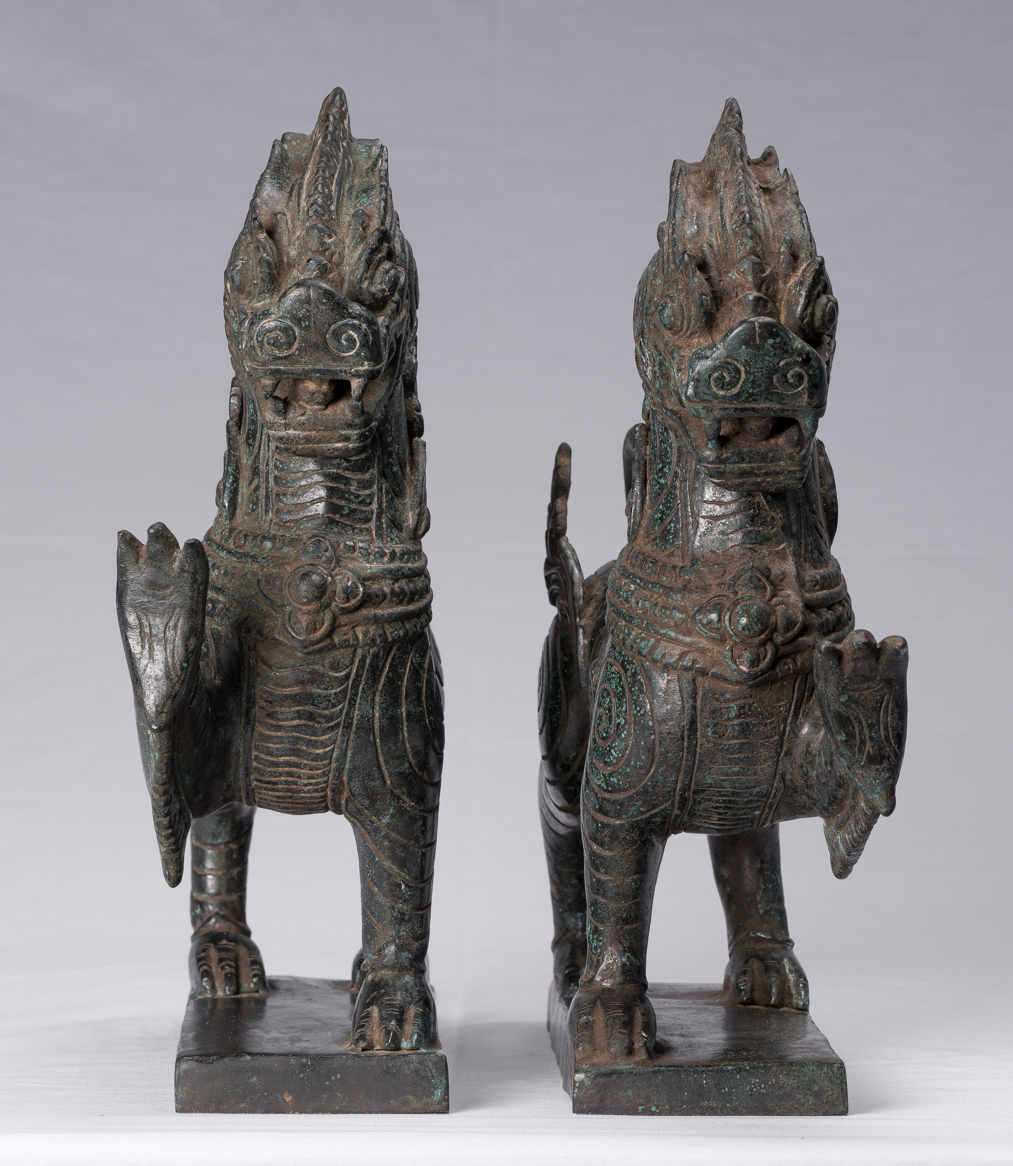 Bronzo di bronzo bronico antico Bronzo in piedi Chinthe Guardian Temple Lions - 37 cm/15 "