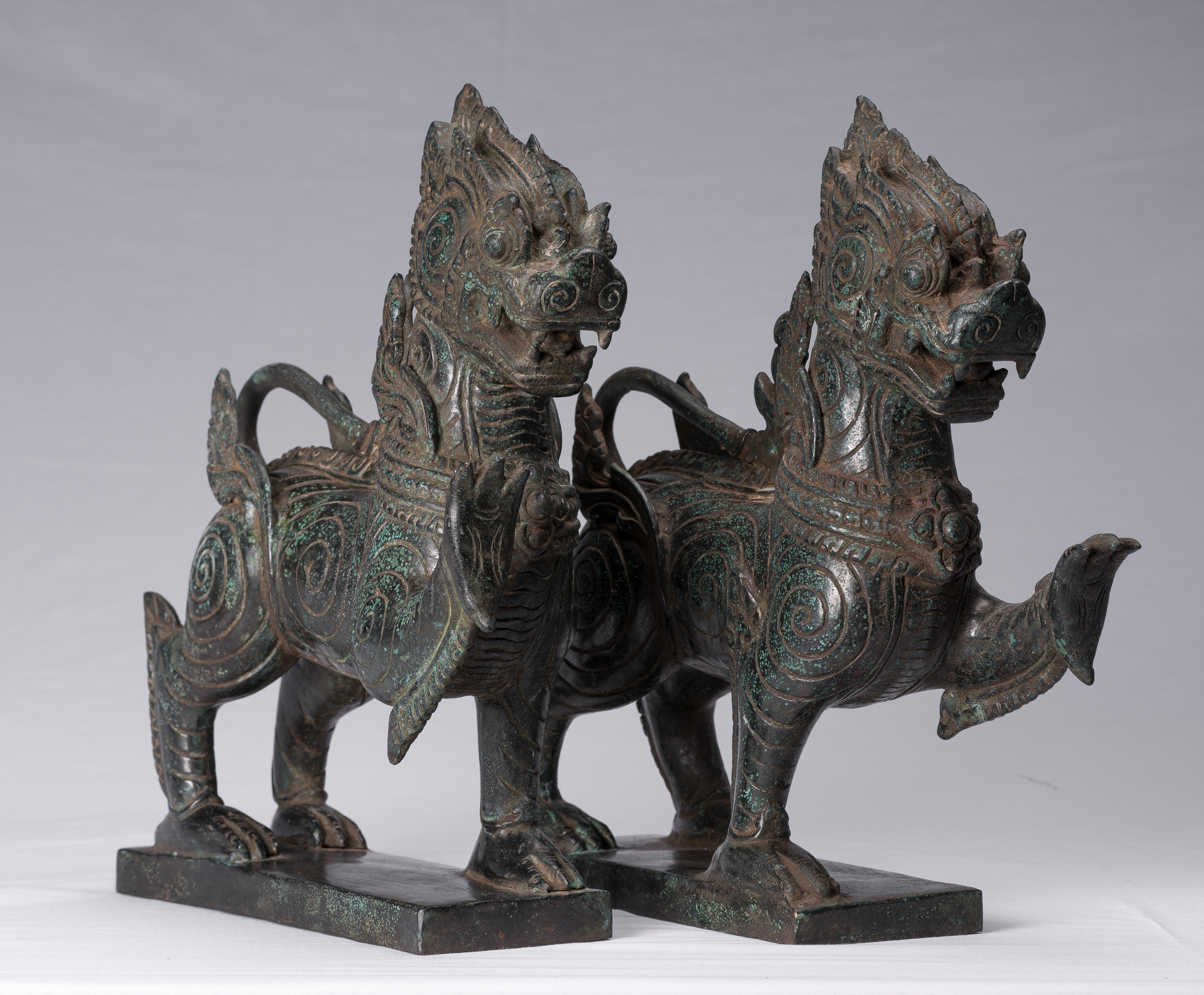 Bronzo di bronzo bronico antico Bronzo in piedi Chinthe Guardian Temple Lions - 37 cm/15 "