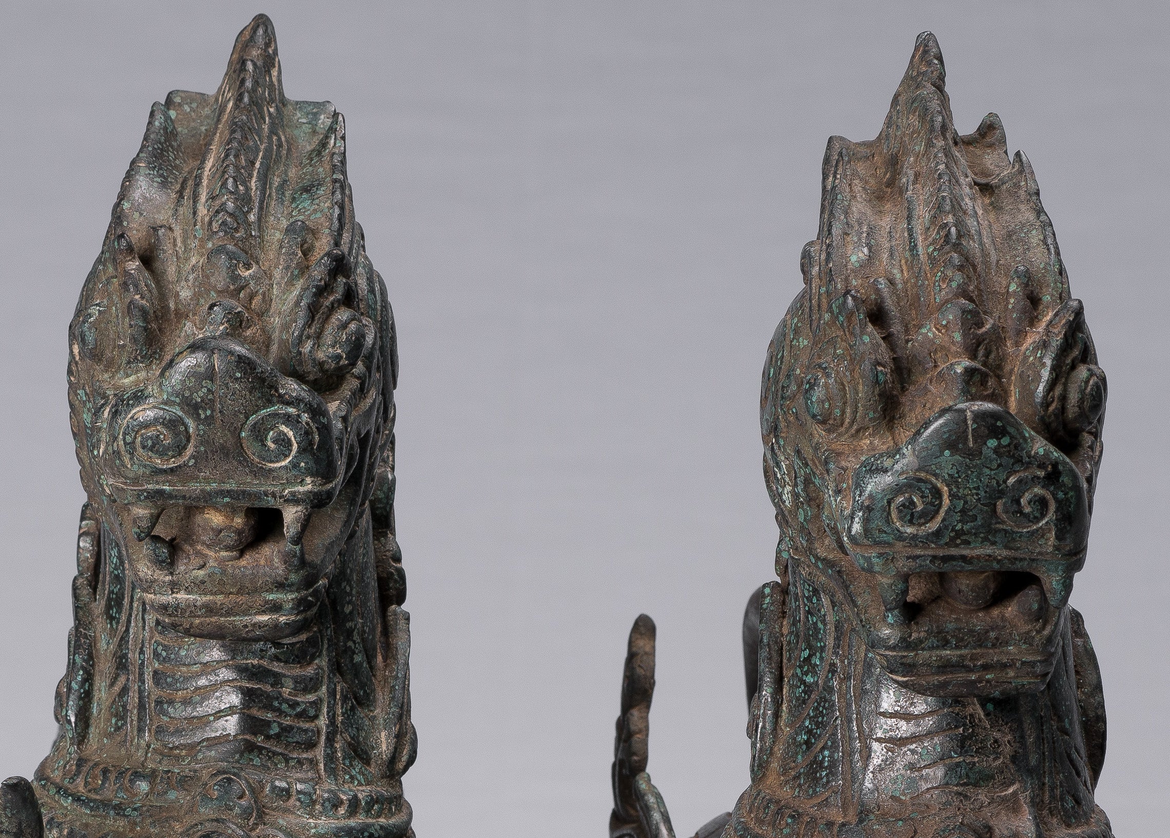 Bronzo di bronzo bronico antico Bronzo in piedi Chinthe Guardian Temple Lions - 37 cm/15 "