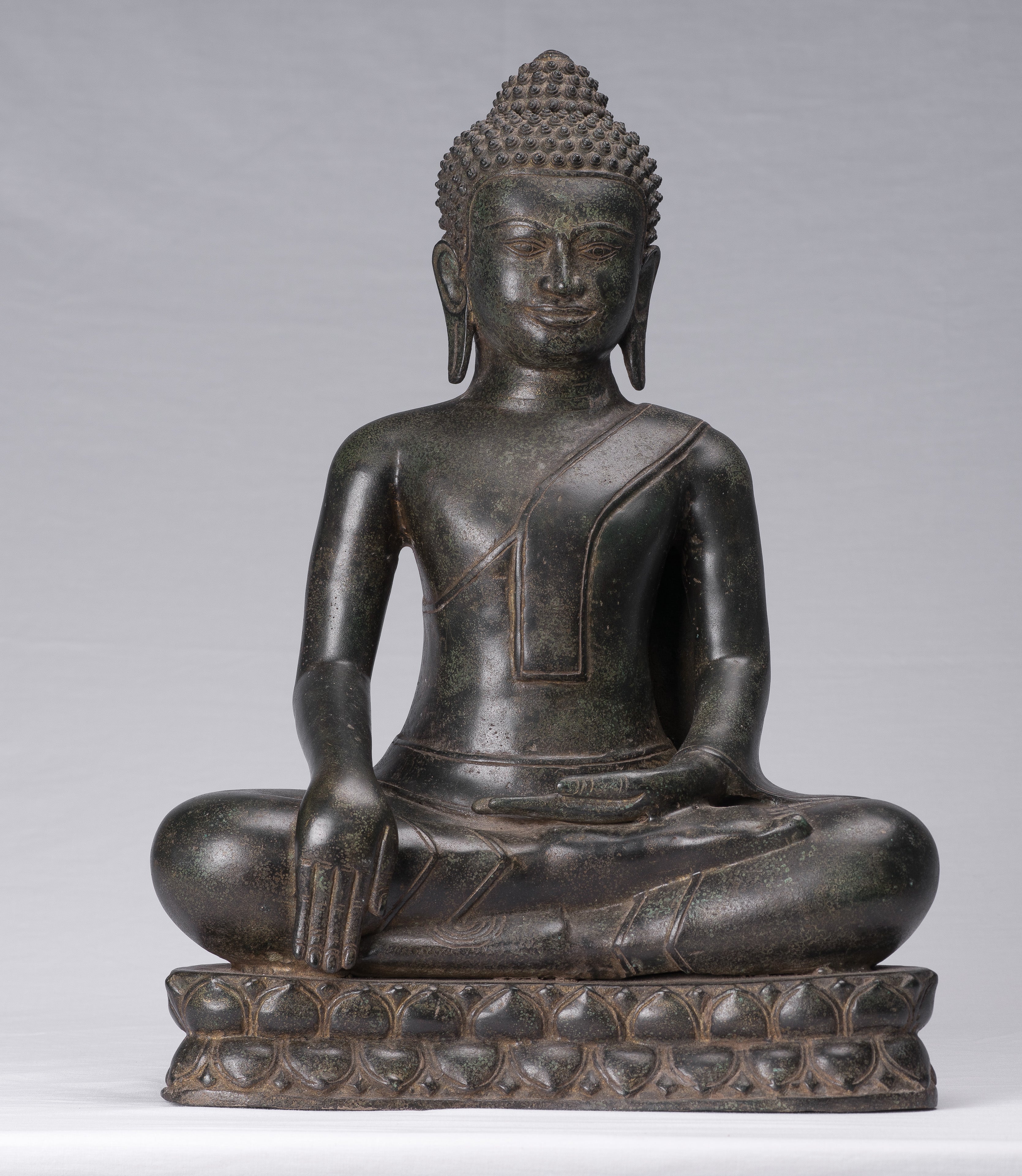 Buddha-Statue – Antik-Bronze im Khmer-Stil, Erleuchtung, sitzende Buddha-Statue – 46 cm