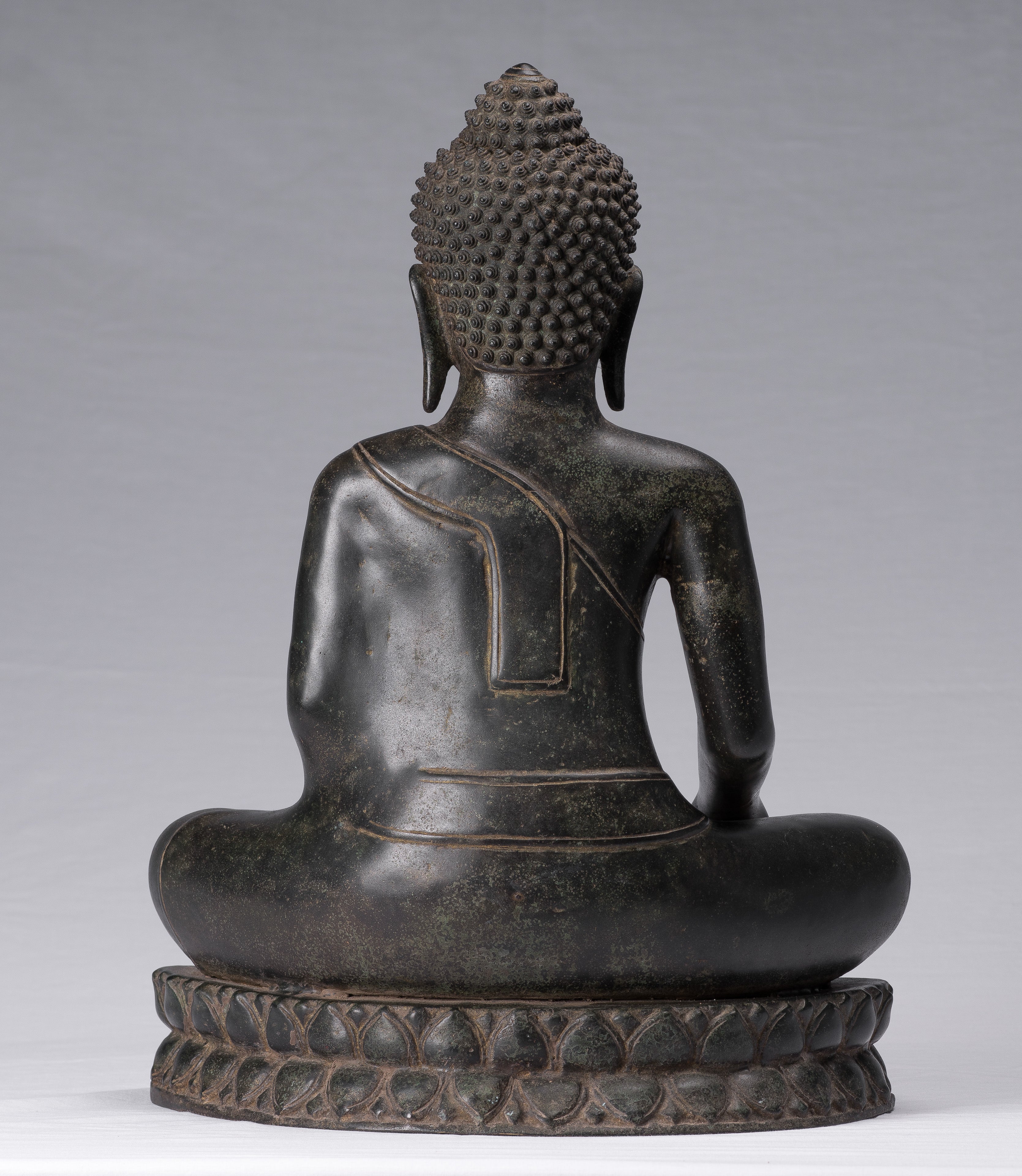 Buddha-Statue – Antik-Bronze im Khmer-Stil, Erleuchtung, sitzende Buddha-Statue – 46 cm