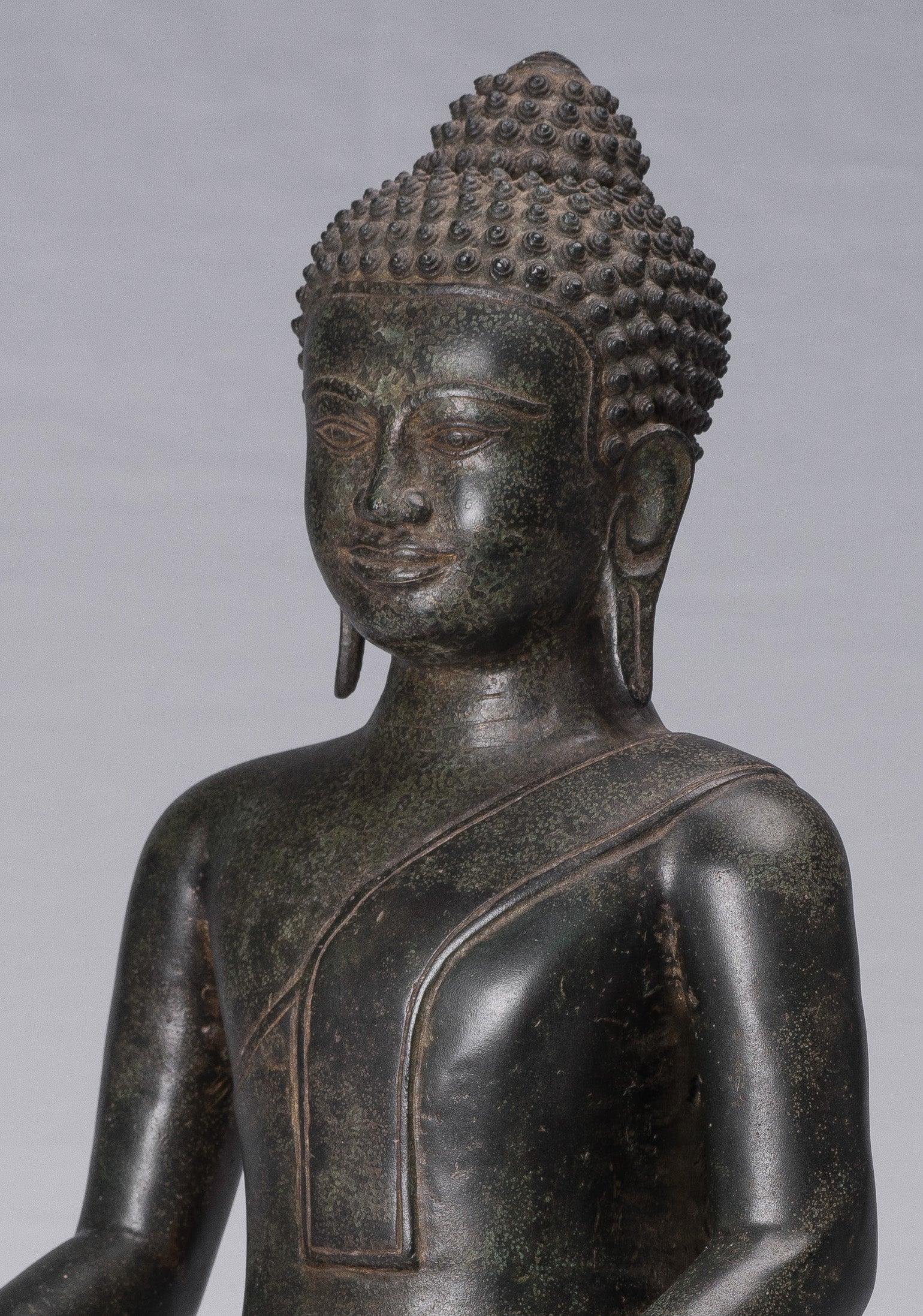 Buddha-Statue – Antik-Bronze im Khmer-Stil, Erleuchtung, sitzende Buddha-Statue – 46 cm