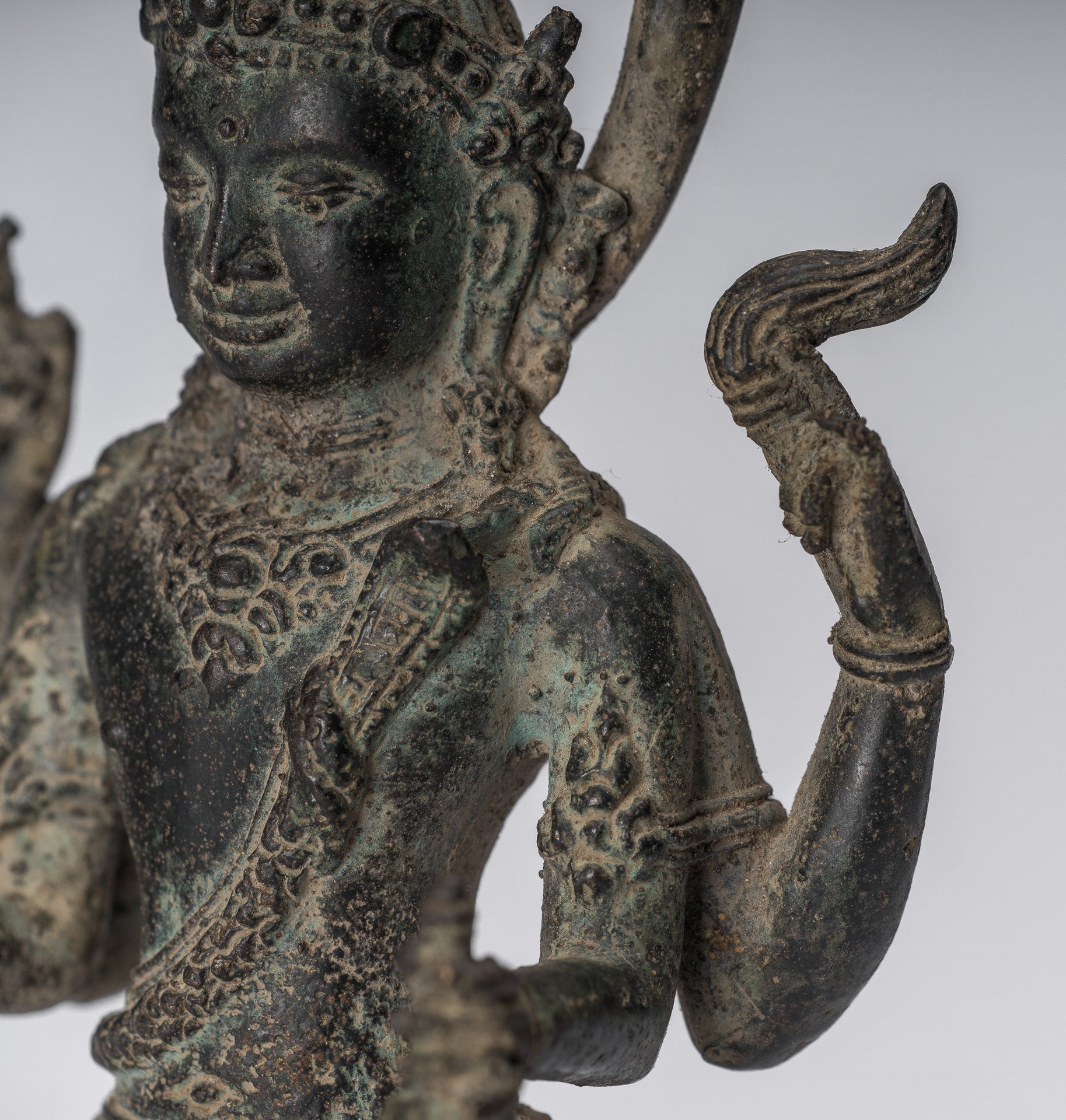 Vishnu-Statue – antike Majapahit-Statue aus Bronze im indonesischen Stil – 22 cm.