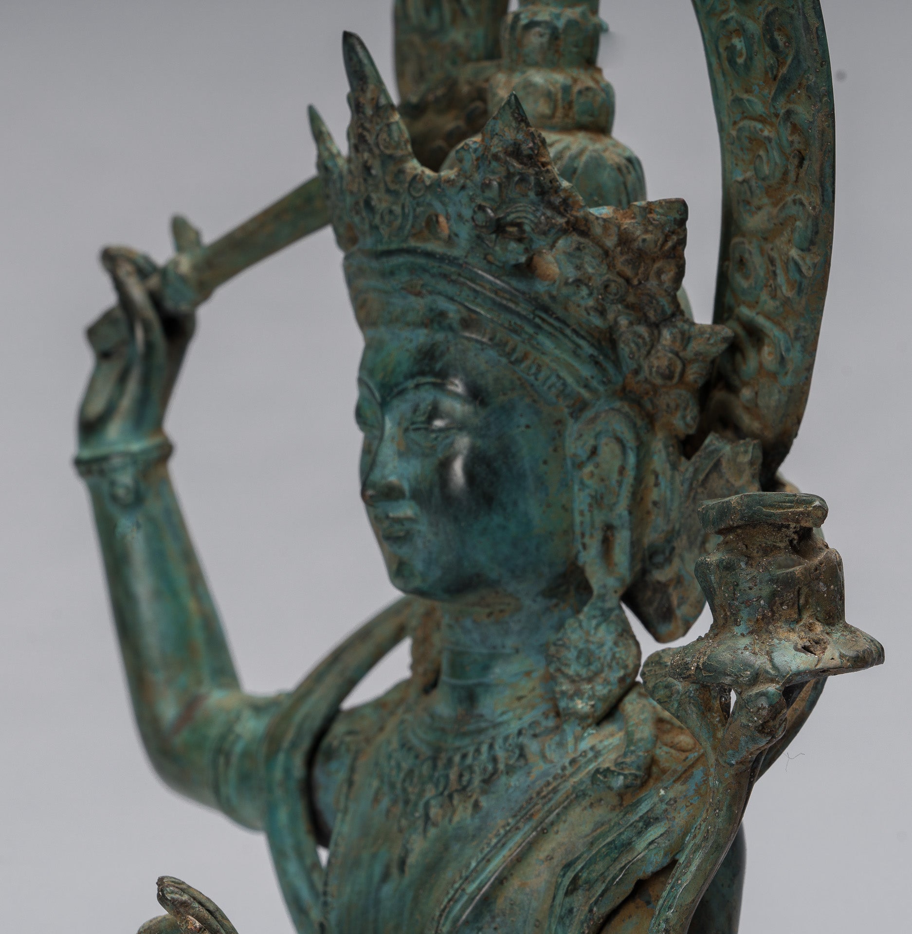 Manjushri-Statue – antike sitzende Majapahit-Gottheit aus Bronze im Java-Stil – Manjushri-Statue – 46 cm.