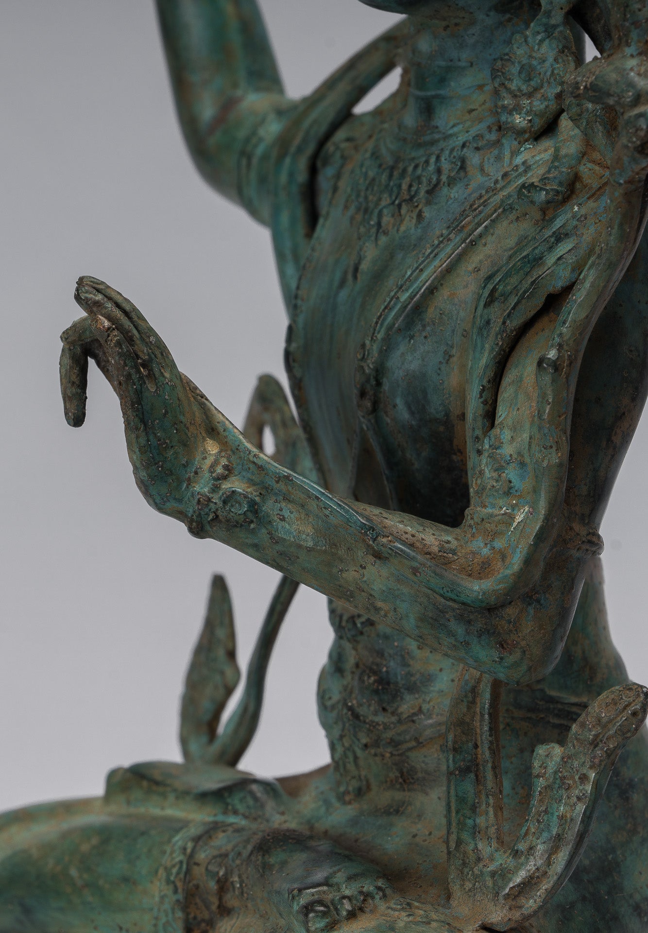 Manjushri-Statue – antike sitzende Majapahit-Gottheit aus Bronze im Java-Stil – Manjushri-Statue – 46 cm.