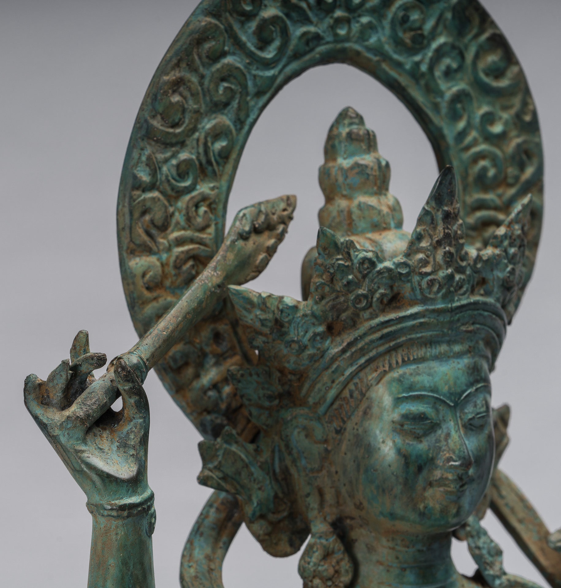 Manjushri-Statue – antike sitzende Majapahit-Gottheit aus Bronze im Java-Stil – Manjushri-Statue – 46 cm.