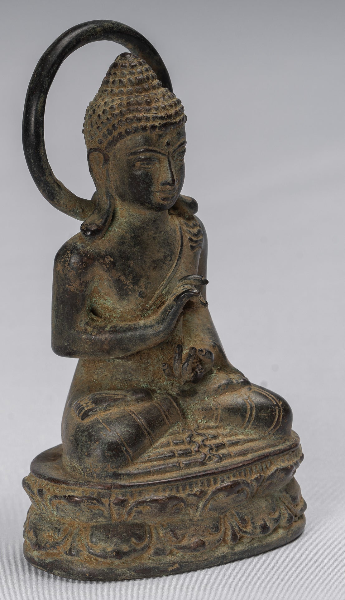 Buddha-Statue – sitzender javanischer Lehr-Buddha aus Bronze im antiken indonesischen Stil – 16 cm