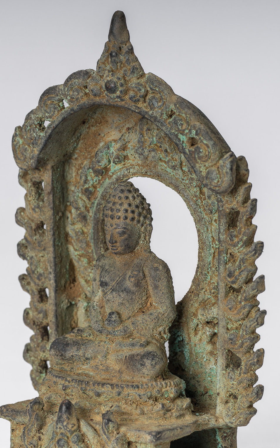 Buddha-Statue – Antike javanische Amitabha-Buddha-Statue aus Bronze im indonesischen Stil – 13,5 cm/5 Zoll