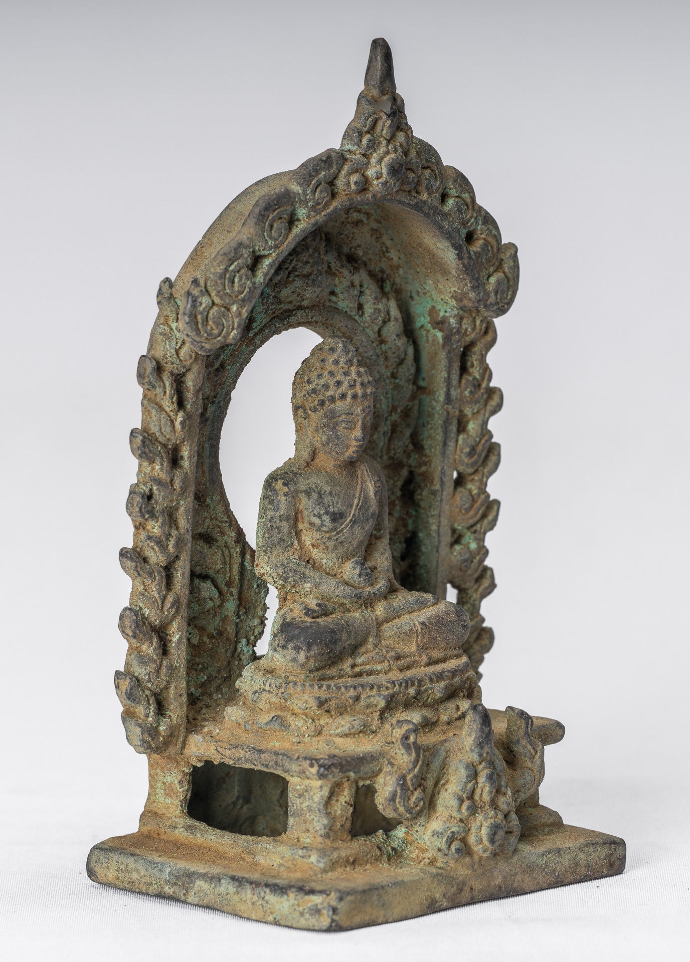 Buddha-Statue – Antike javanische Amitabha-Buddha-Statue aus Bronze im indonesischen Stil – 13,5 cm/5 Zoll