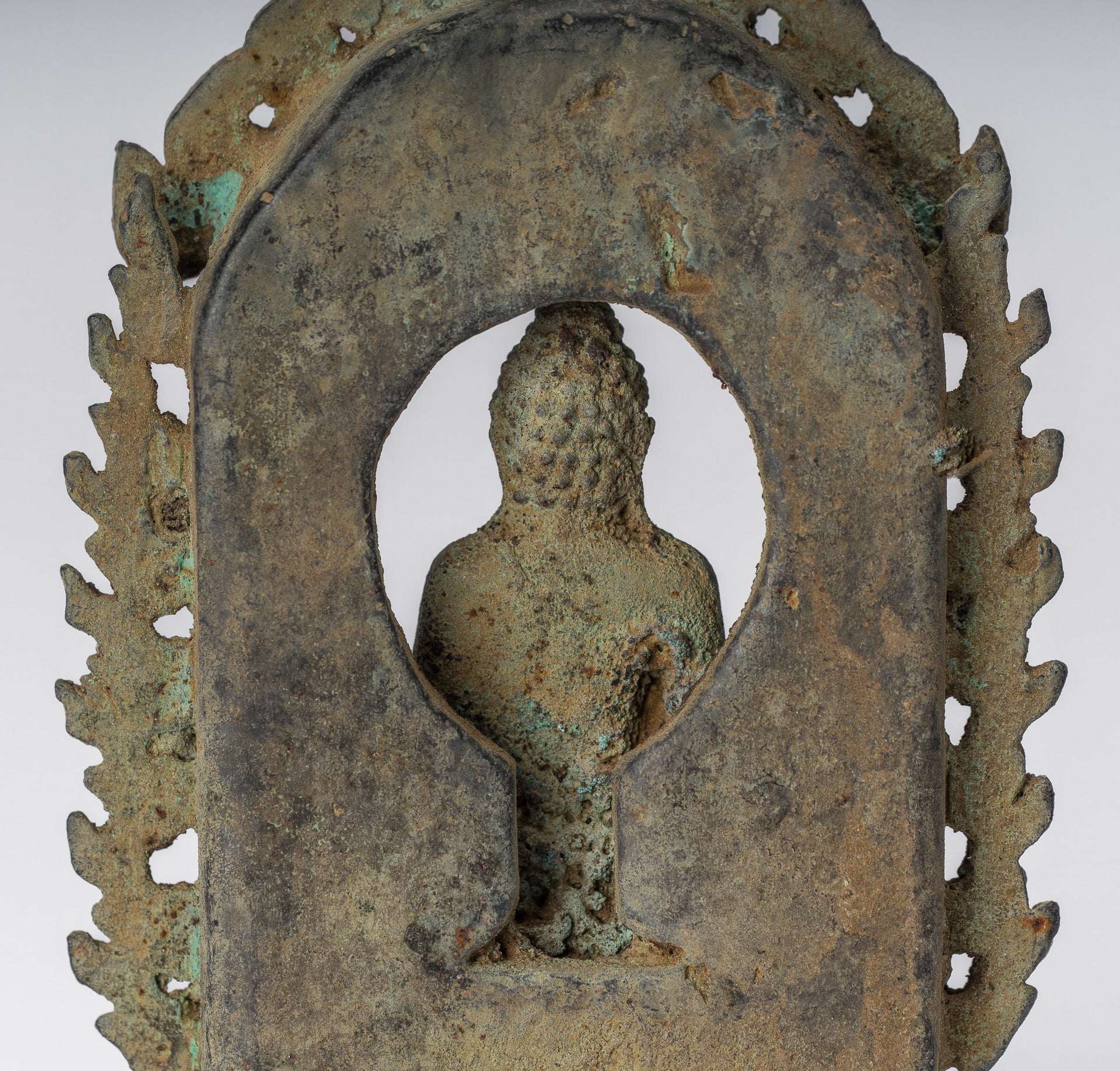 Buddha-Statue – Antike javanische Amitabha-Buddha-Statue aus Bronze im indonesischen Stil – 13,5 cm/5 Zoll