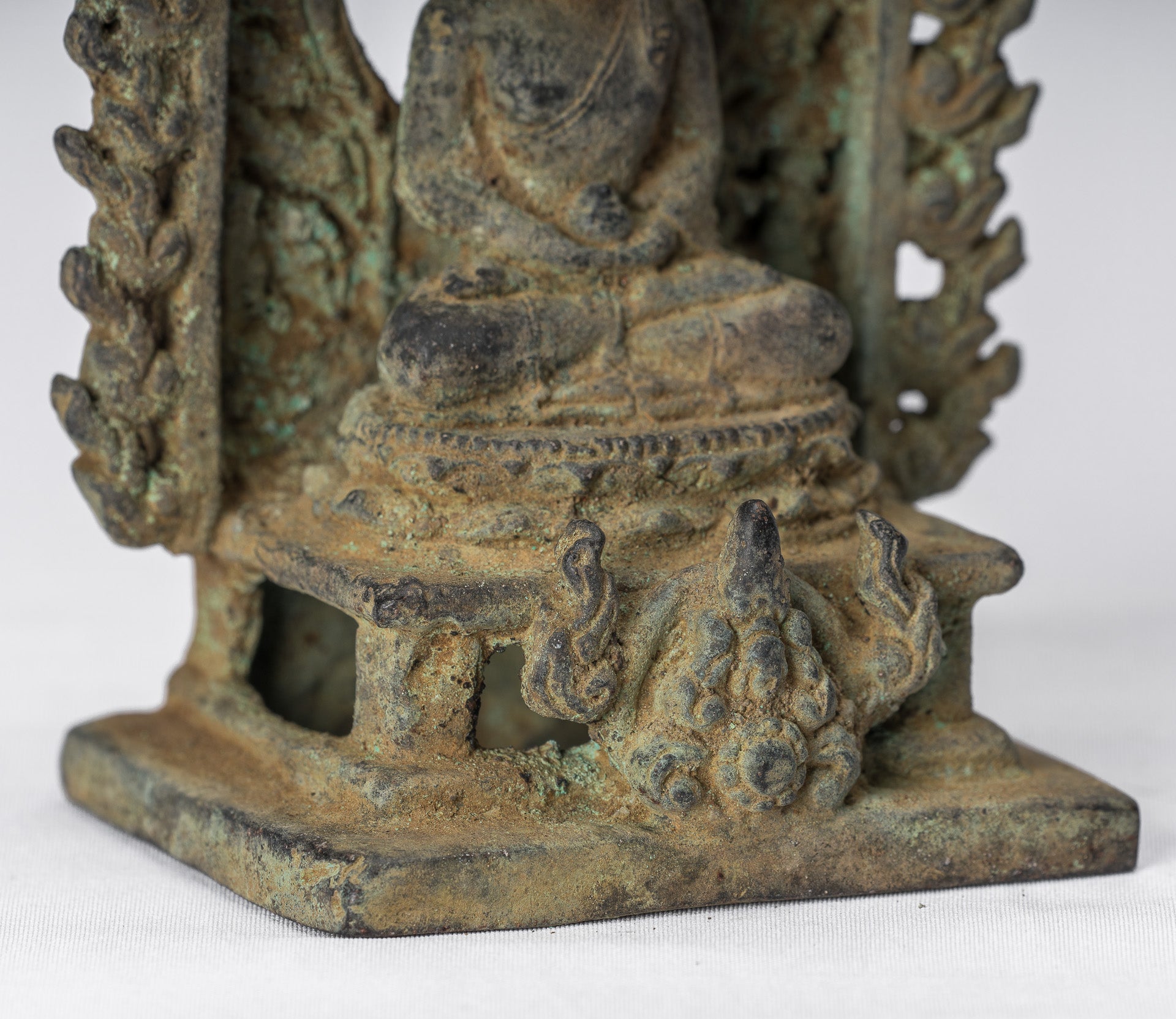 Buddha-Statue – Antike javanische Amitabha-Buddha-Statue aus Bronze im indonesischen Stil – 13,5 cm/5 Zoll