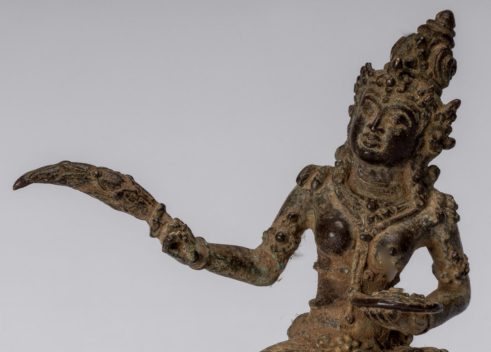 Statue de Tara – Statue de Devi Tara en bronze indonésien de style Java antique – 8 cm/3"