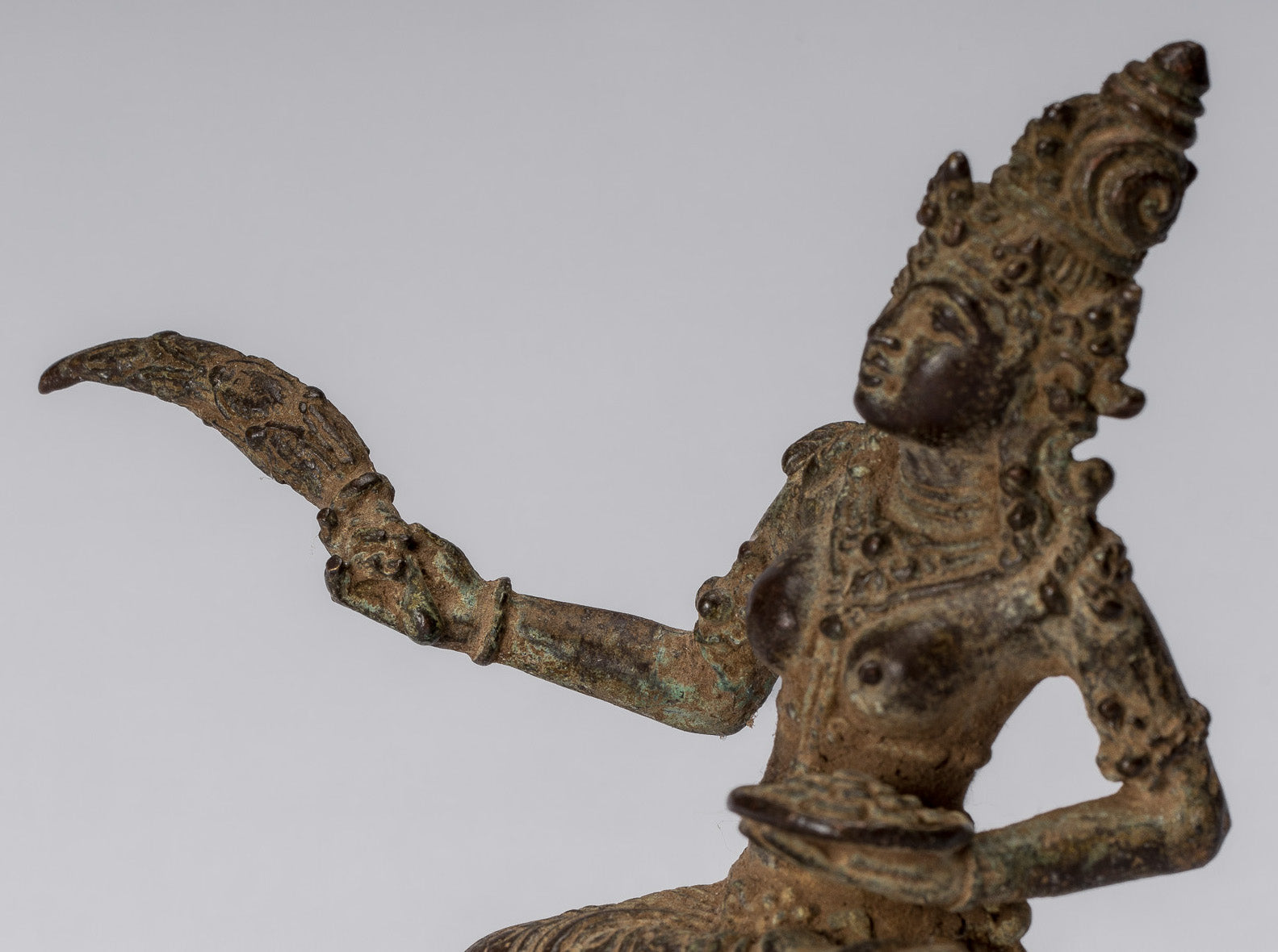 Statue de Tara – Statue de Devi Tara en bronze indonésien de style Java antique – 8 cm/3"