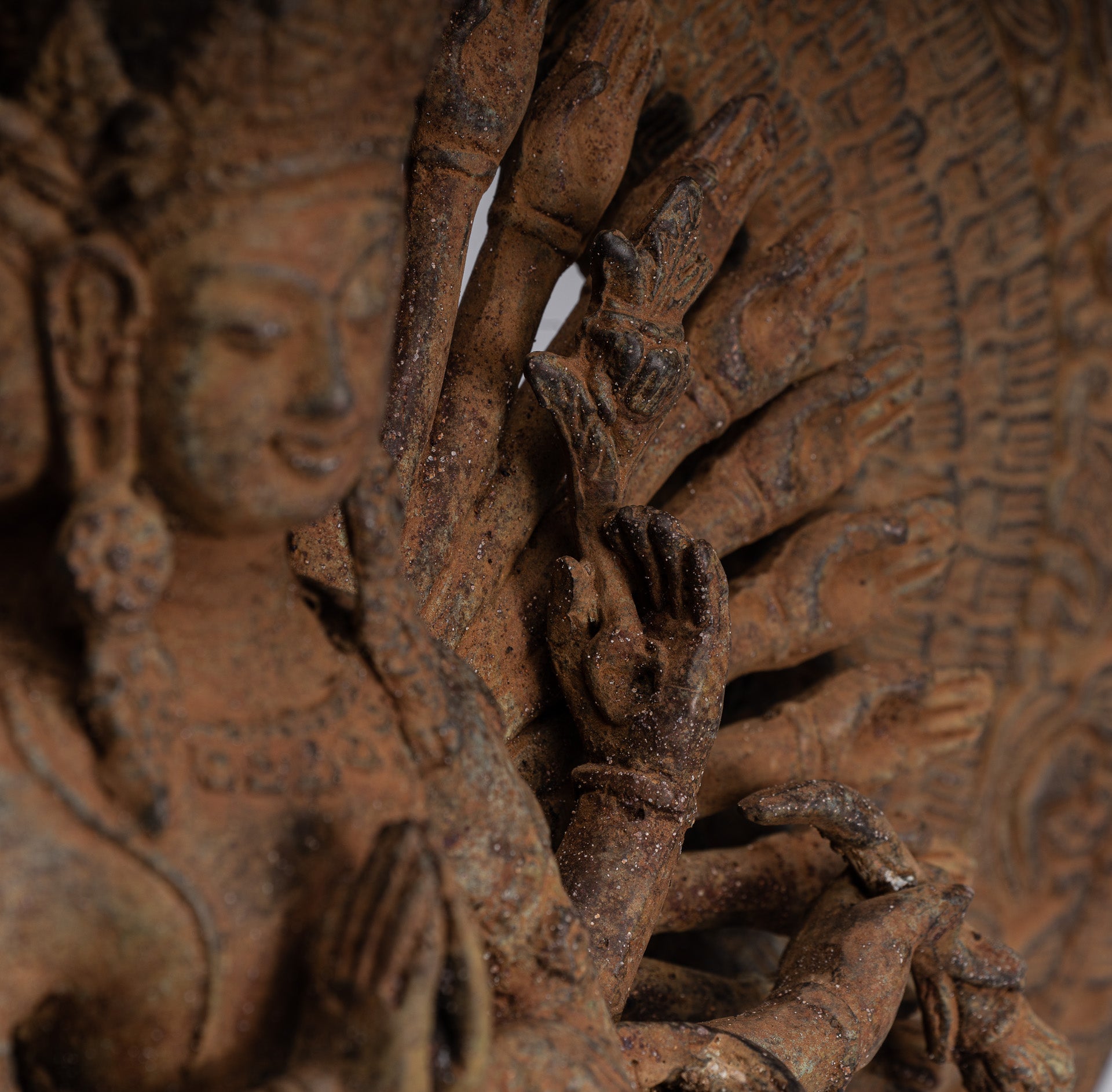 Statue Bodhisattva - Antique stile indonesiano Javanese 1000 ARM AVALOKETISHVARA BODHISATTVA STATUE - 61 cm/24 "