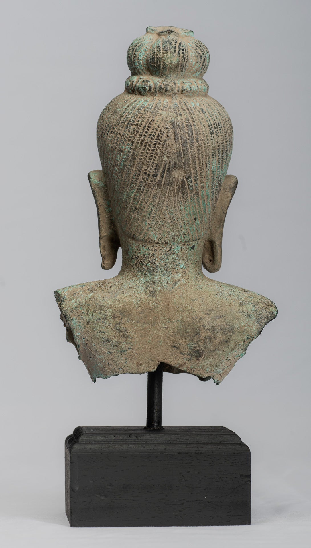 Statue antique de torse de Vishnu en bronze de style khmer - Protecteur et conservateur -27 cm/11"