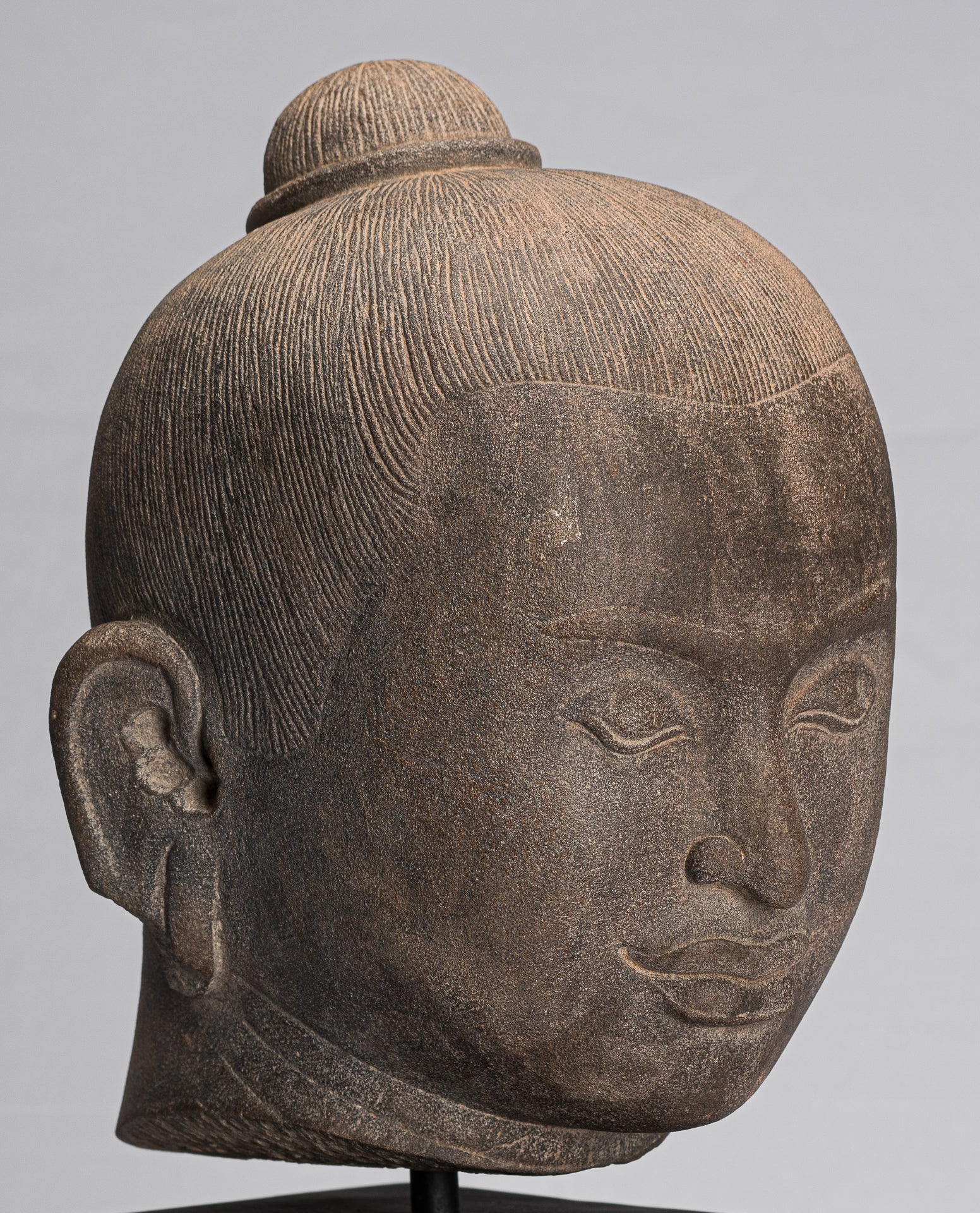 Statua di Jayavarman - Stone montato in stile Khmer Antique Jayavarman VII Statua della testa - 38 cm/15 "