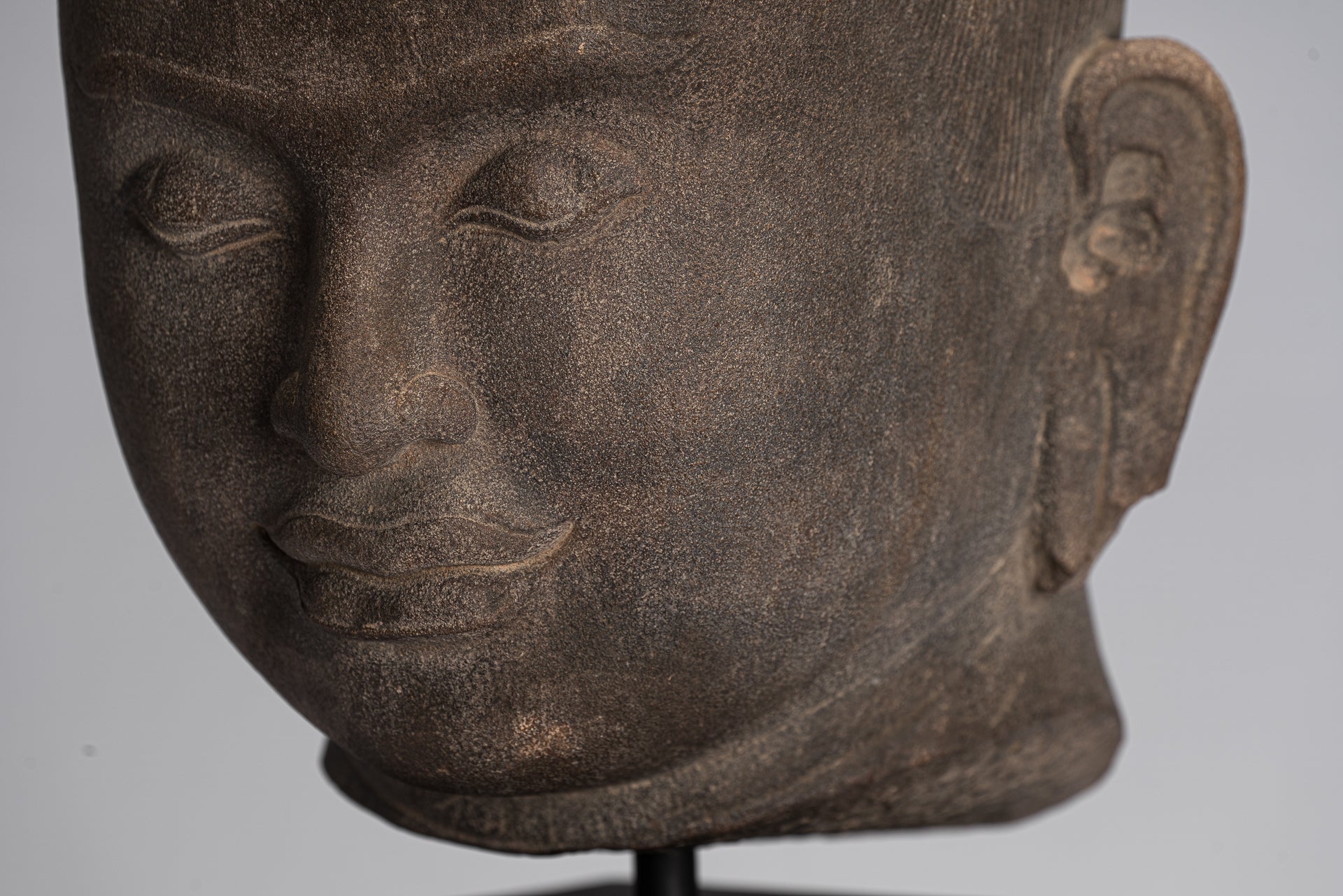 Statua di Jayavarman - Stone montato in stile Khmer Antique Jayavarman VII Statua della testa - 38 cm/15 "