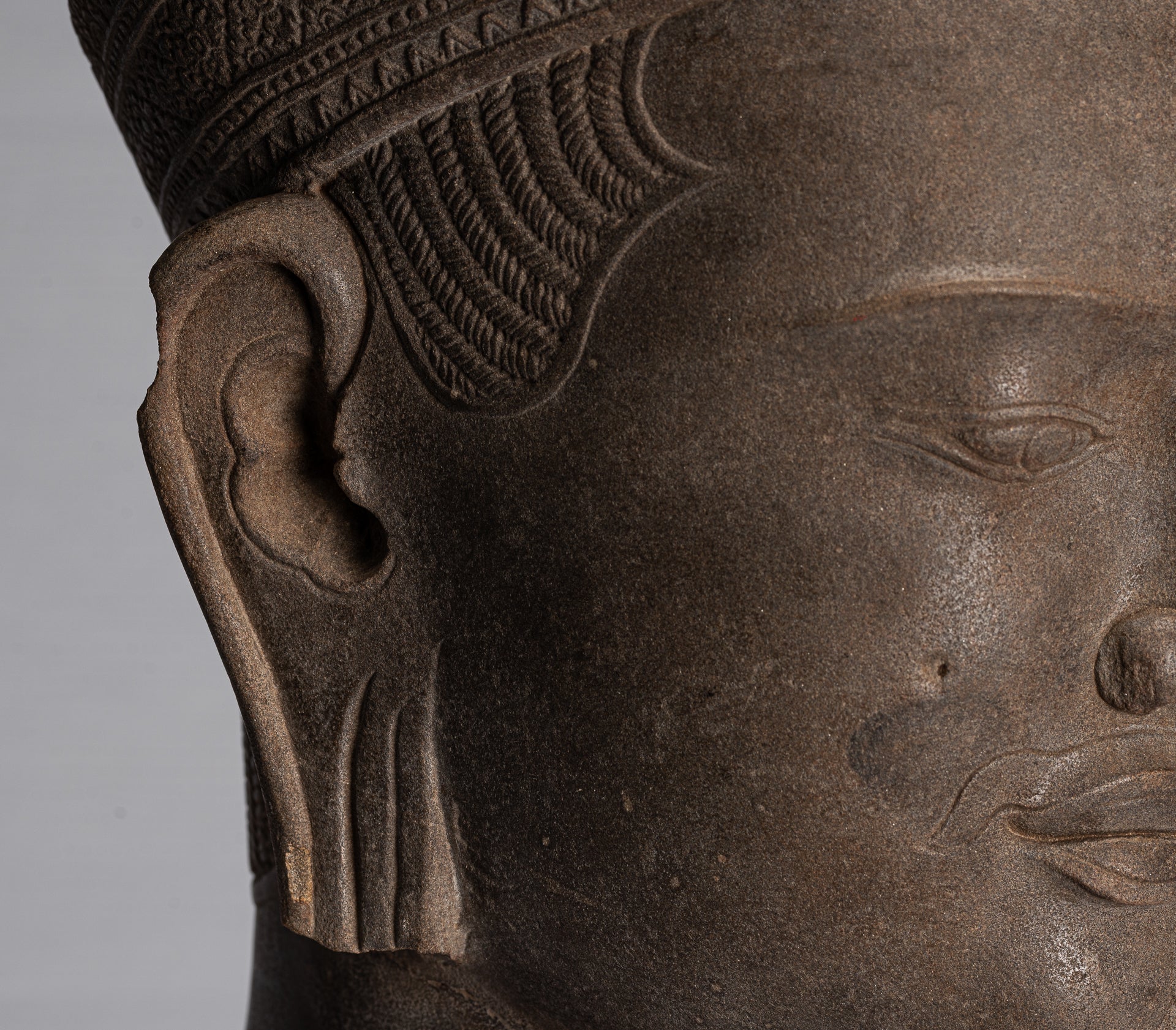 Vishnu Statue - Antique Banteay Srei Style Stone Mounted Khmer Vishnu Head - 57cm / 23"