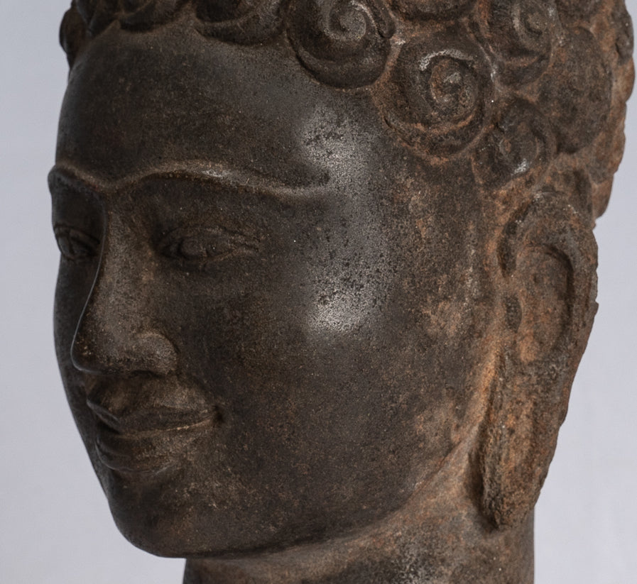 Buddha-Statue – antike thailändische Stein-Buddha-Kopf-Statue im Dvaravati-Stil – 22 cm.