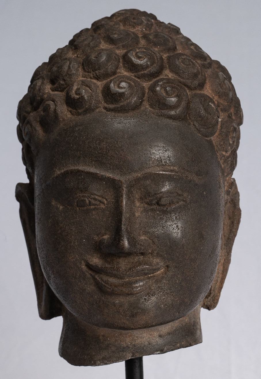 Buddha-Statue – antike thailändische Stein-Buddha-Kopf-Statue im Dvaravati-Stil – 22 cm.