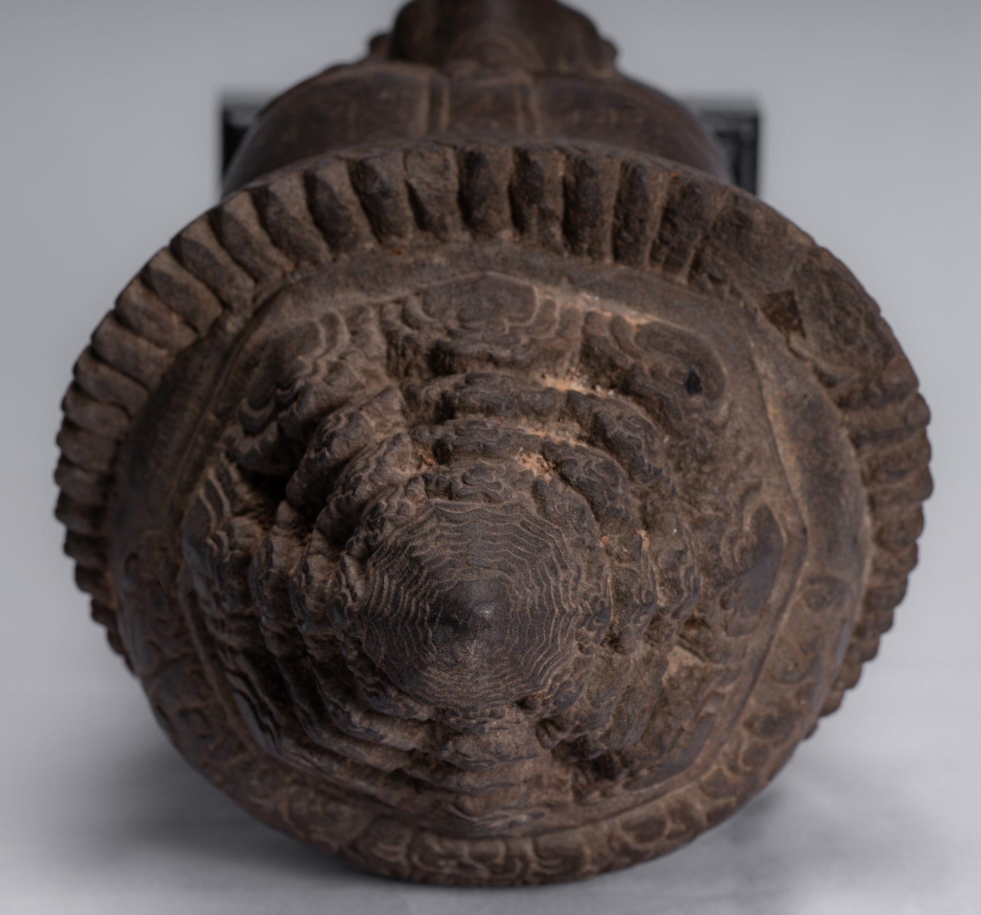 Estatua de Guardian - Antigua Khmer Stone Angkor Wat Style Yaksha Temple Guardian - 37 cm / 15 "