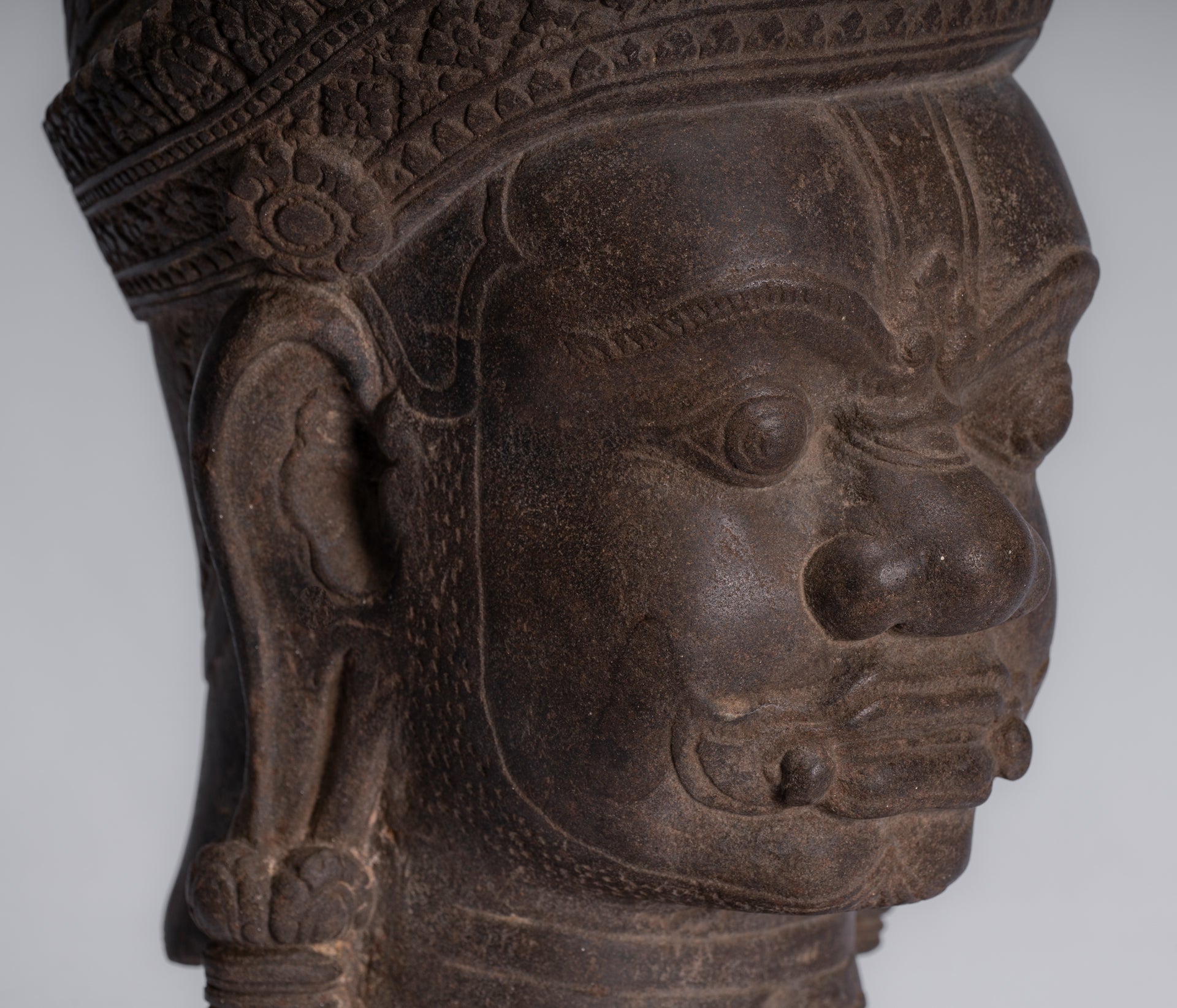 Estatua de Guardian - Antigua Khmer Stone Angkor Wat Style Yaksha Temple Guardian - 37 cm / 15 "