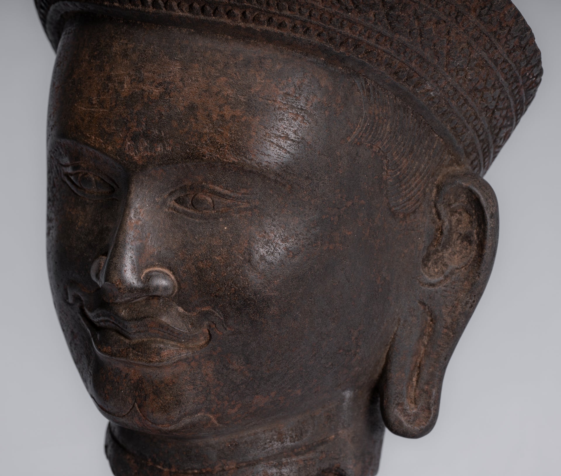 Statue Vishnu - Antique Banteay Srei Stone Stone Monted Khmer Vishnu Head - 35cm / 14 "