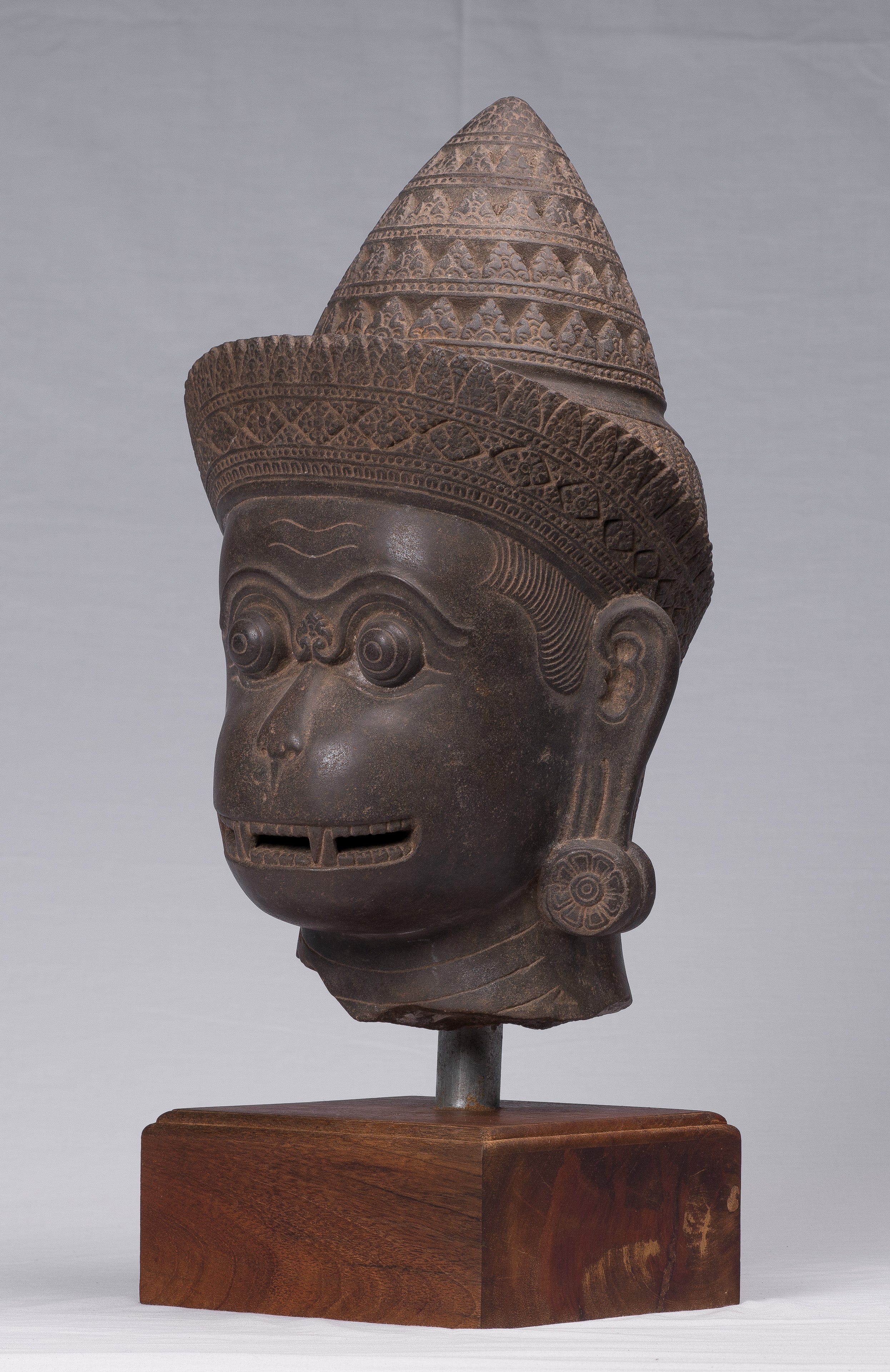 Antique Khmer Style Stone Banteay Srei Hindu God Hanuman Statue - 55 cm/22 "di altezza