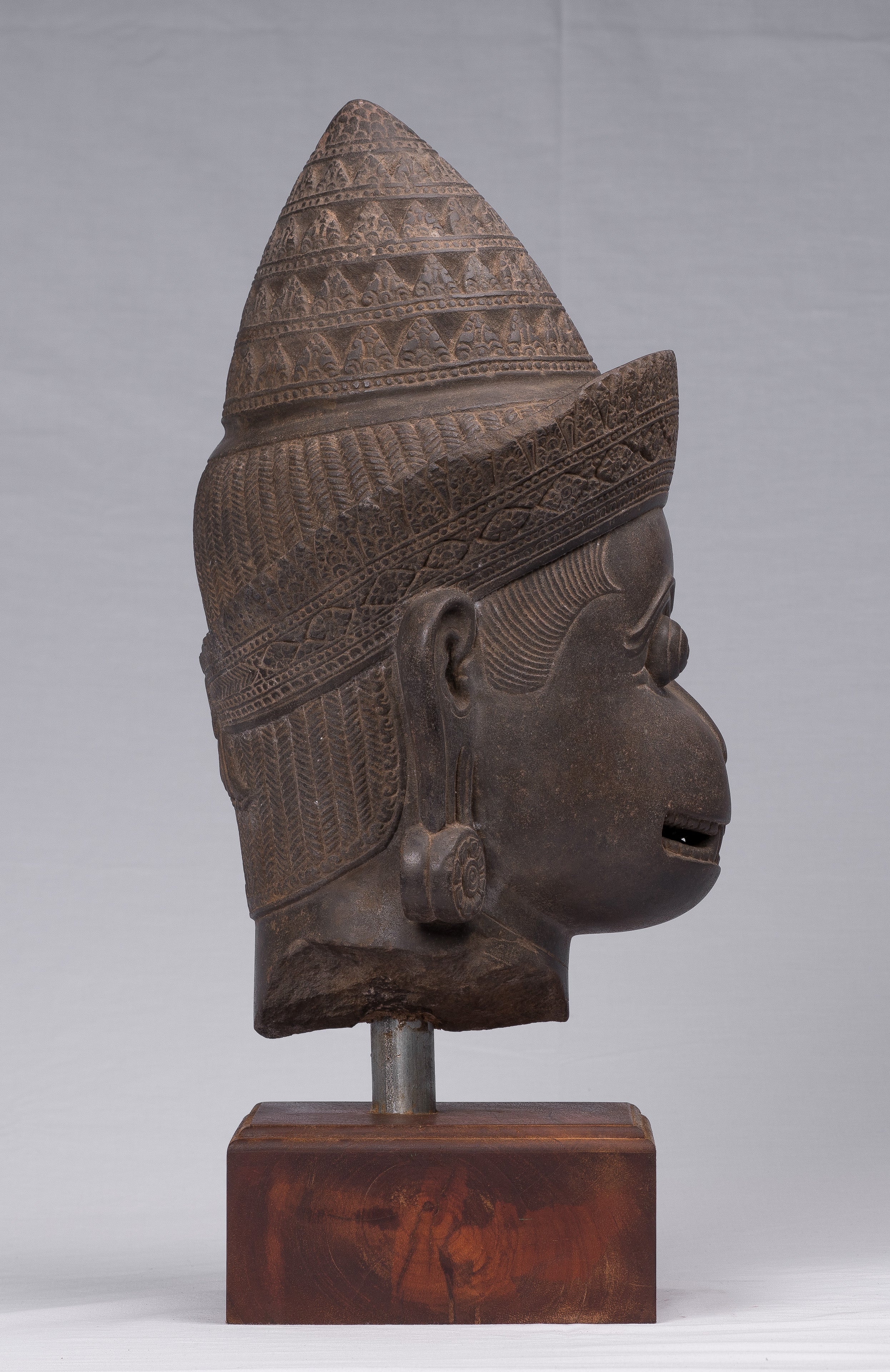 Antique Khmer Style Stone Banteay Srei Hindu God Hanuman Statue - 55 cm/22 "di altezza