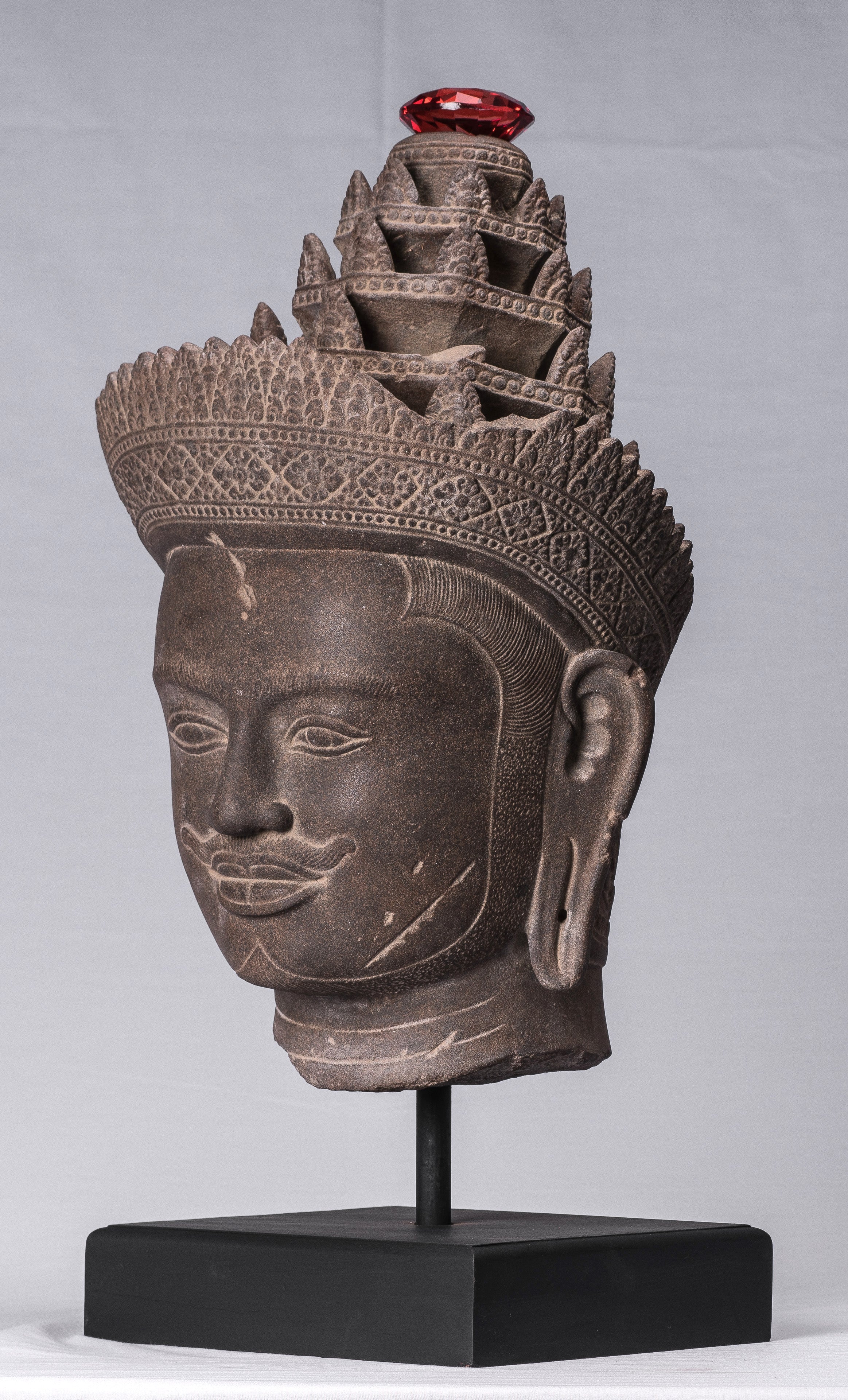 Statue Vishnu - Antique Banteay Srei Stone Stone Monted Khmer Vishnu Head - 56cm / 22 "