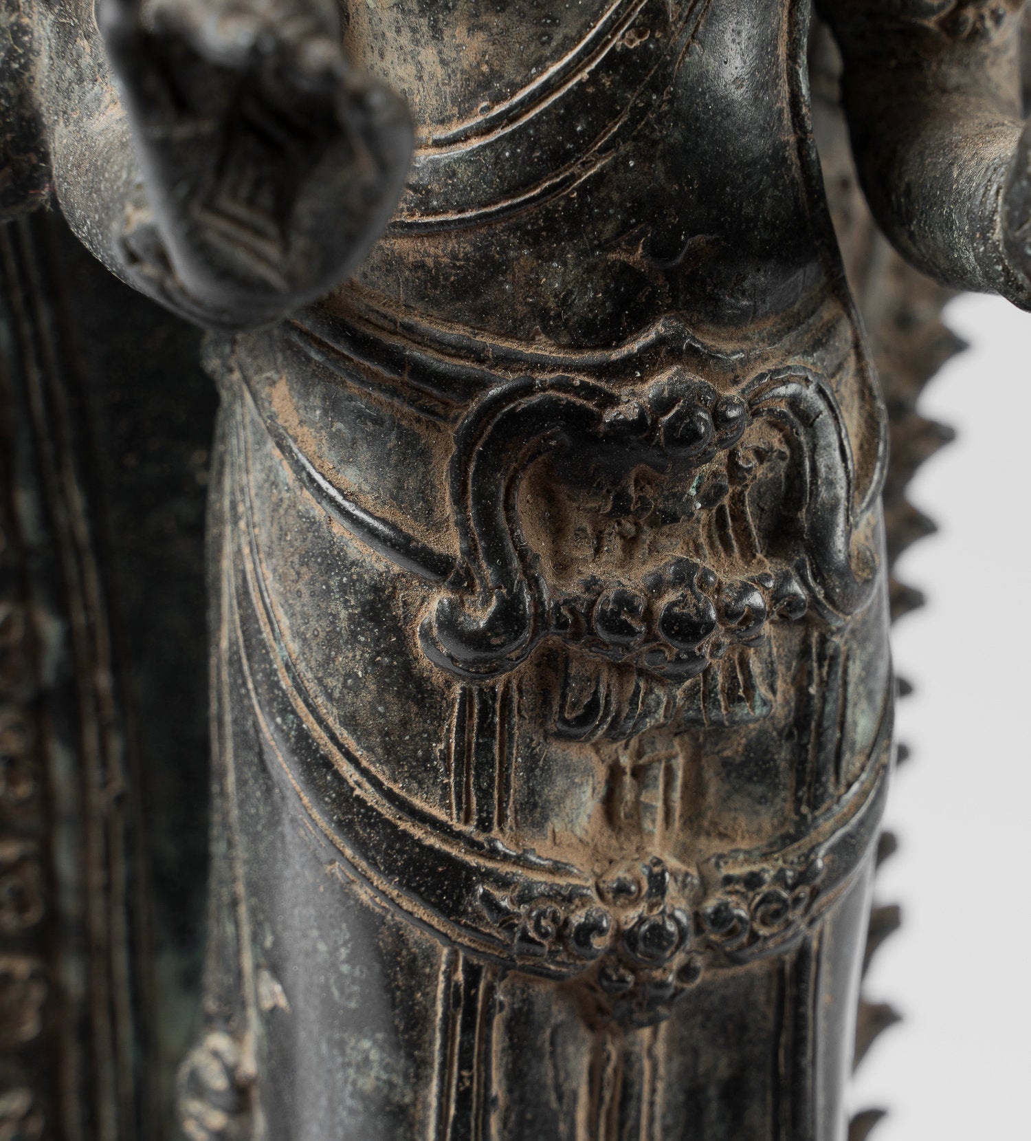 Antique in stile indonesiano Majapahit State Bronzo Vishnu - Protettore e Conserver - 37 cm/15 "