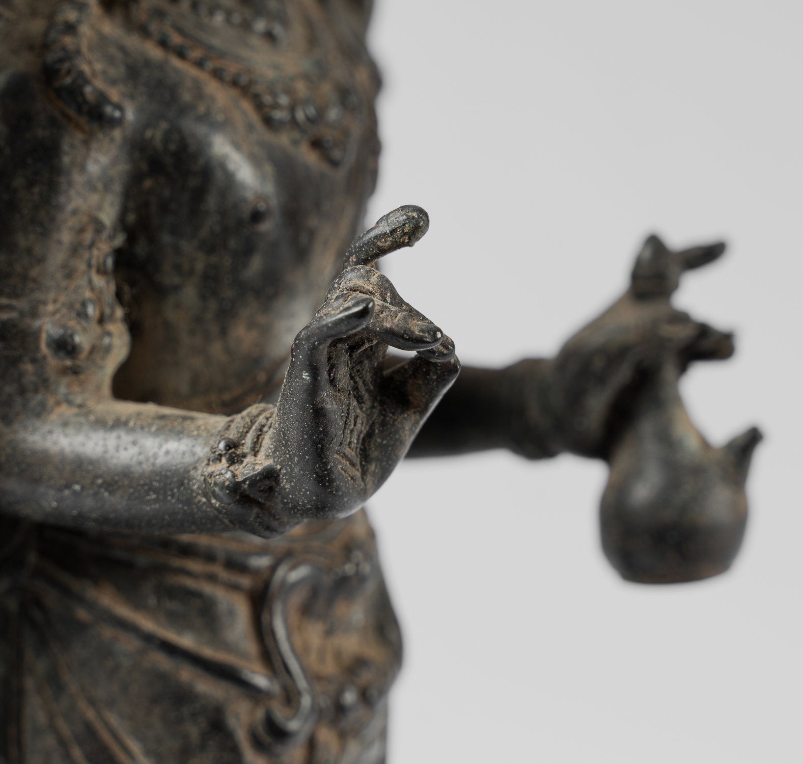 Antique in stile indonesiano Majapahit State Bronzo Vishnu - Protettore e Conserver - 37 cm/15 "