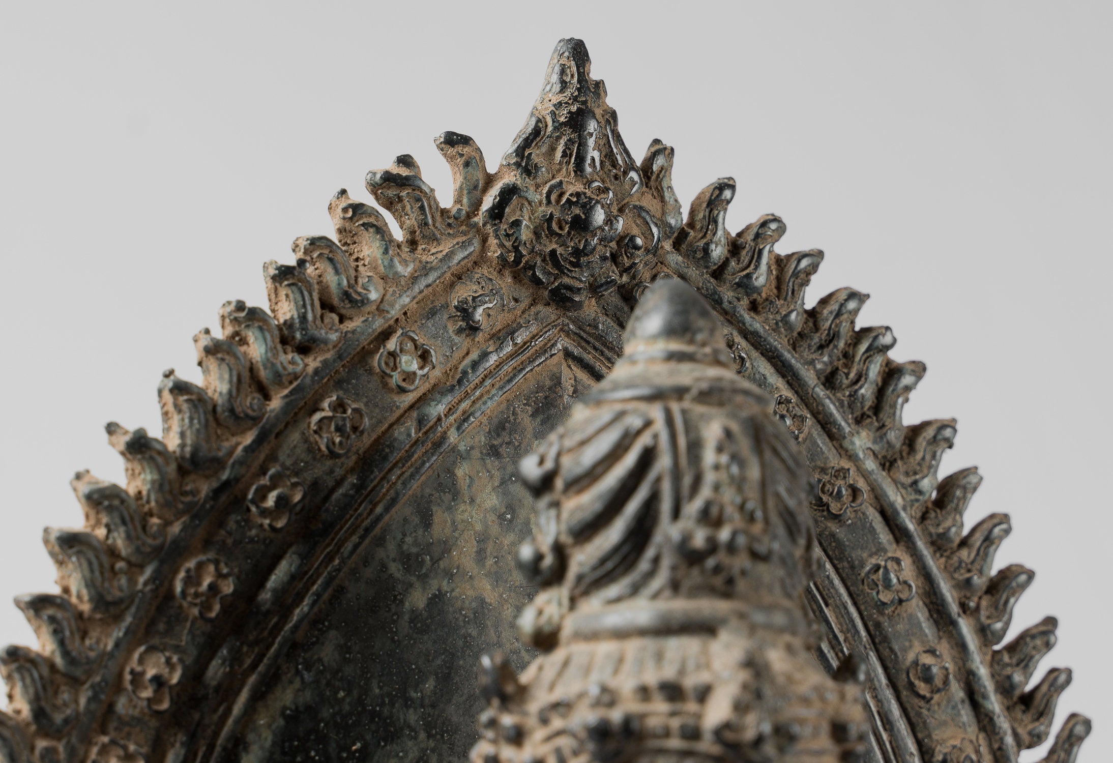 Antique in stile indonesiano Majapahit State Bronzo Vishnu - Protettore e Conserver - 37 cm/15 "