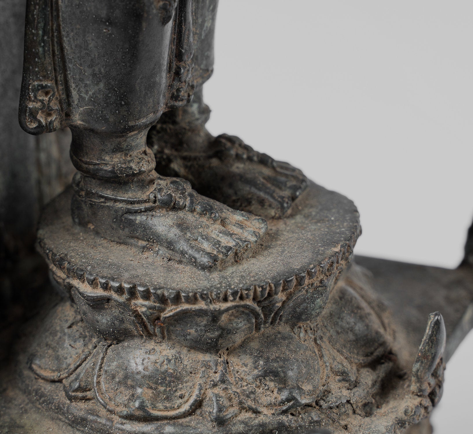 Antique in stile indonesiano Majapahit State Bronzo Vishnu - Protettore e Conserver - 37 cm/15 "