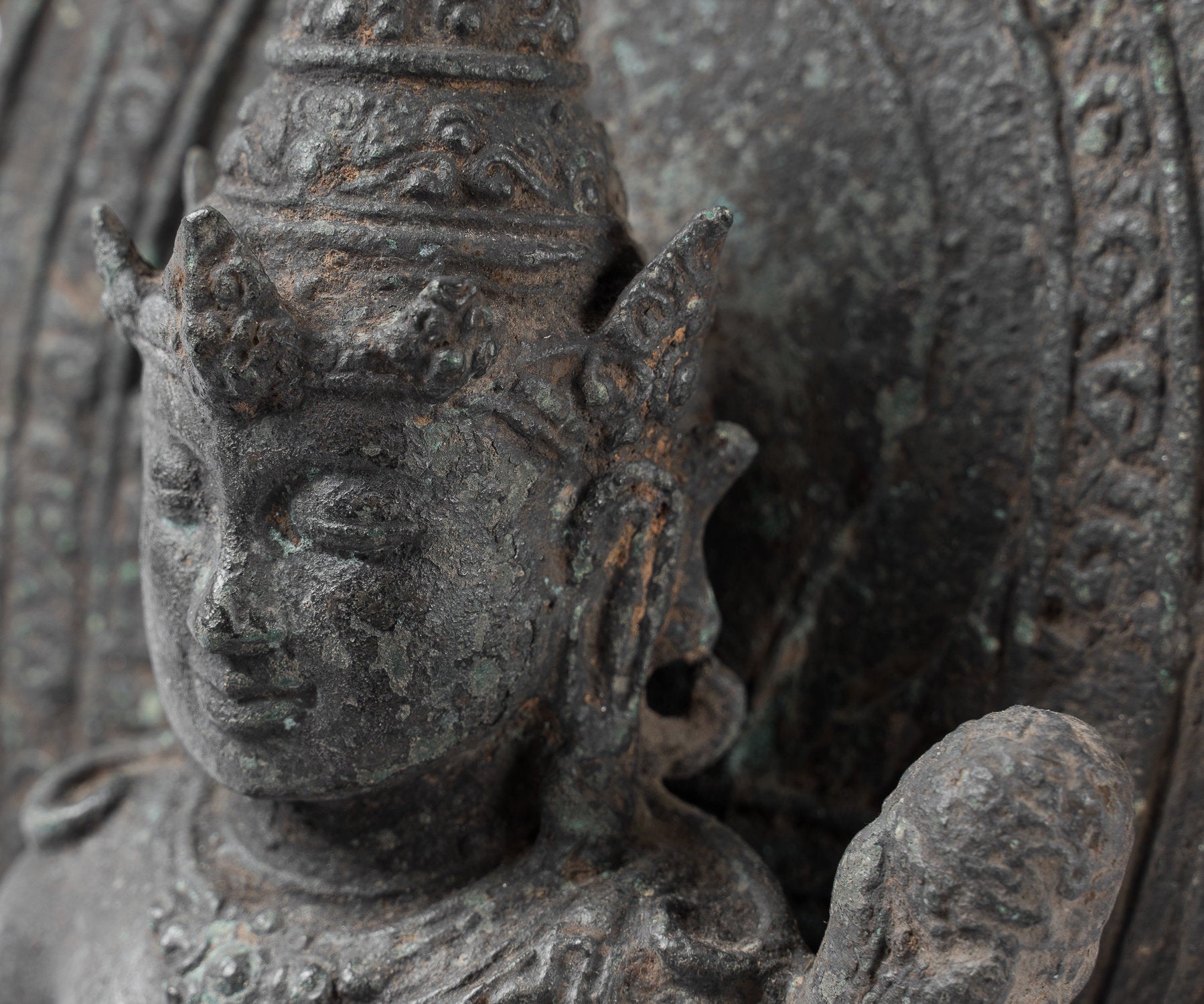 Estatua de Tara - Estatua de Bronce Devi Tara de bronce sentado de Majapahit antiguo de Java - 32 cm/13 "