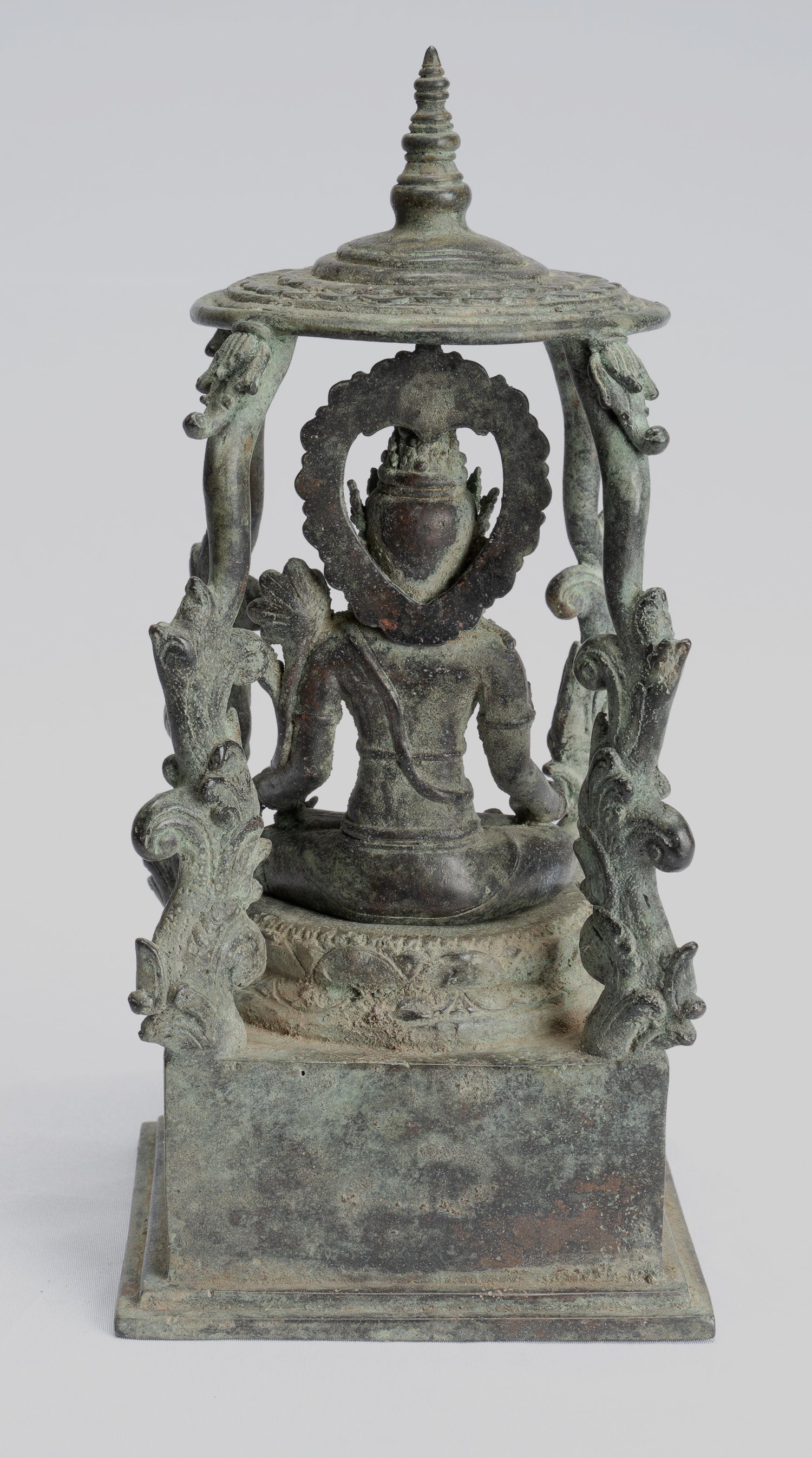Statue de Tara - Statue de Devi Tara en bronze assis Majapahit de style Java antique - 22 cm/9"