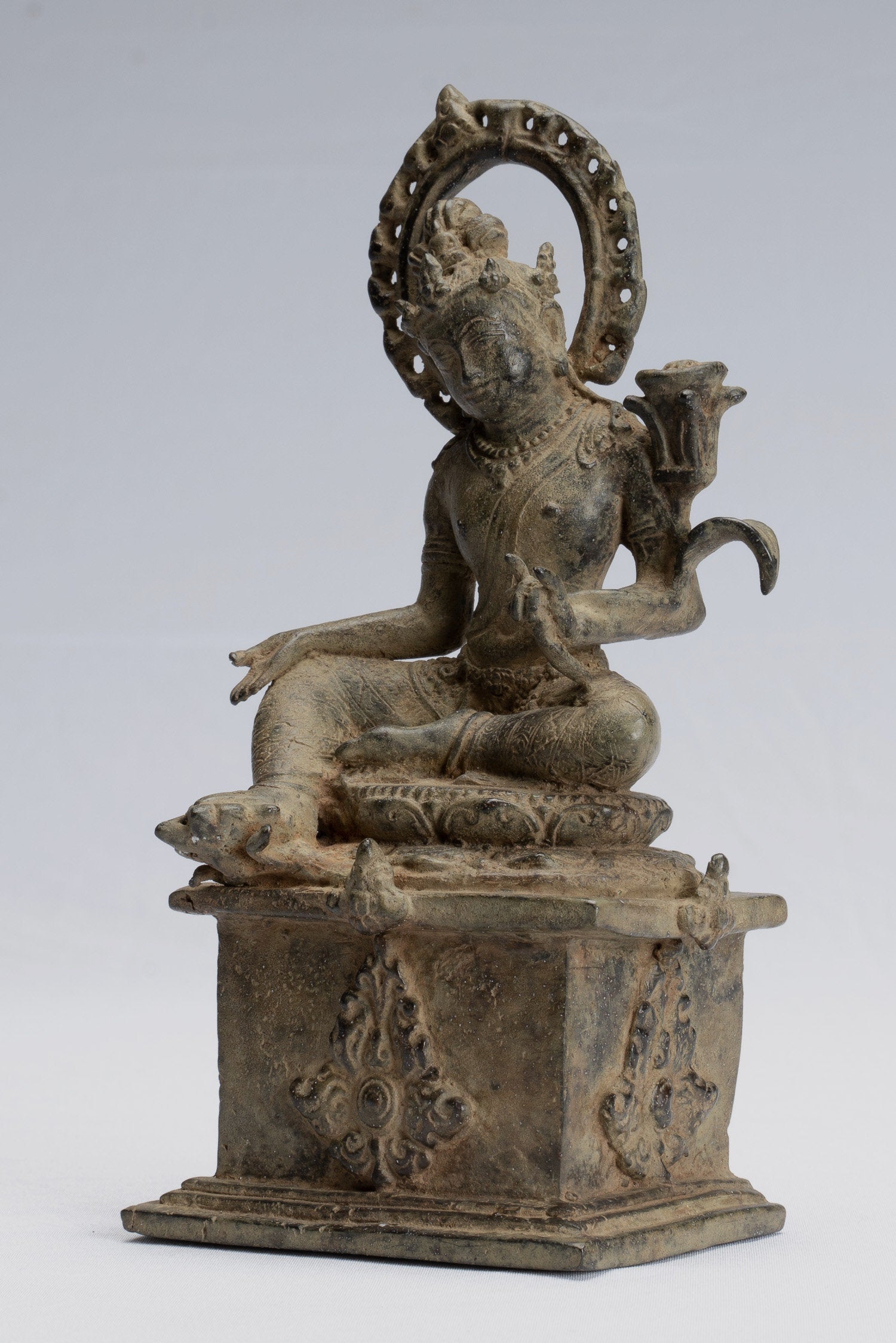 Statue de Tara – Statue antique de style Java Majapahit assise en bronze Devi Tara – 18 cm/7"