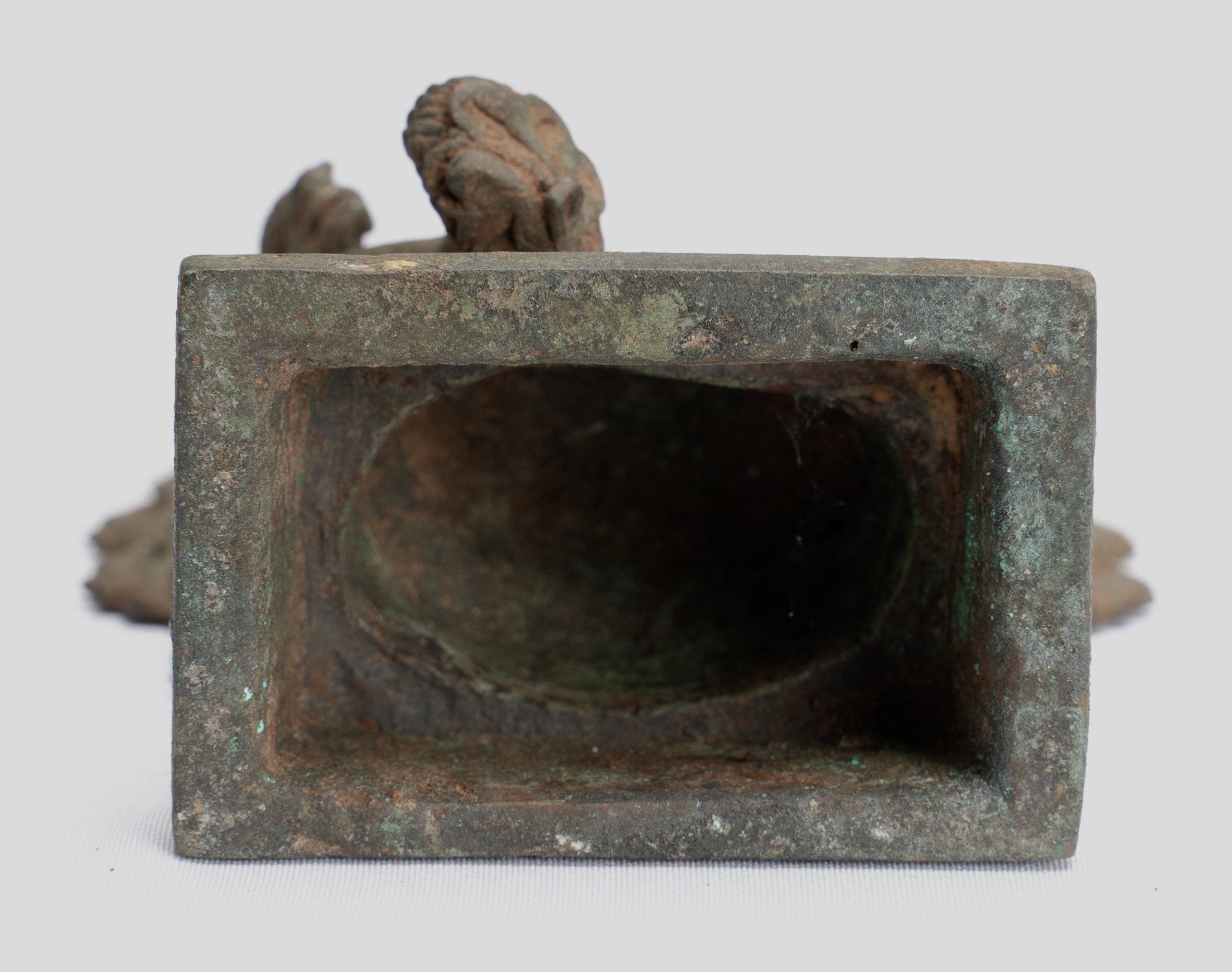 Shiva-Statue – antike javanische sitzende Shiva-Statue aus Bronze im indonesischen Stil – 14 cm.