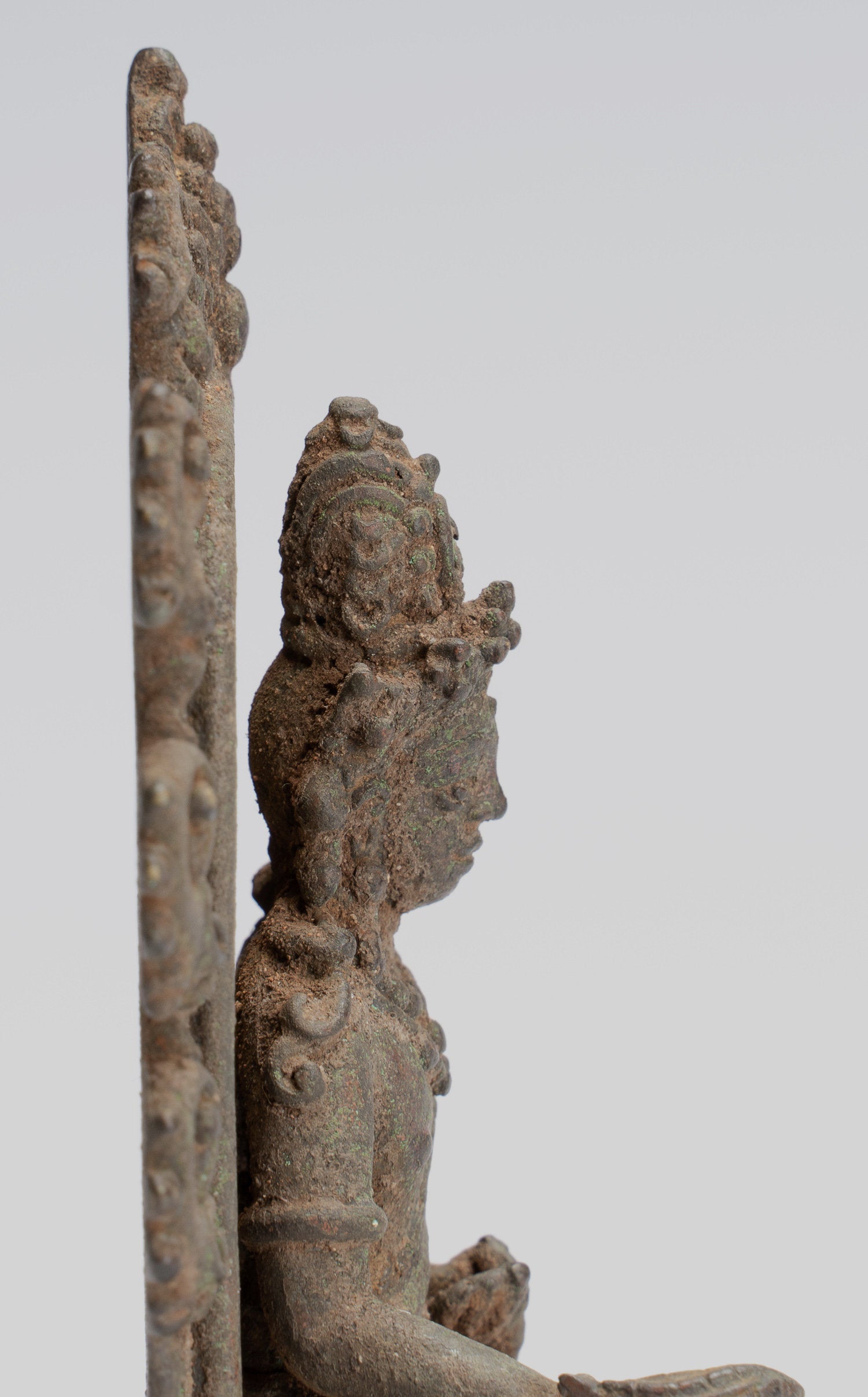 Shiva-Statue – antike javanische sitzende Shiva-Statue aus Bronze im indonesischen Stil – 14 cm.