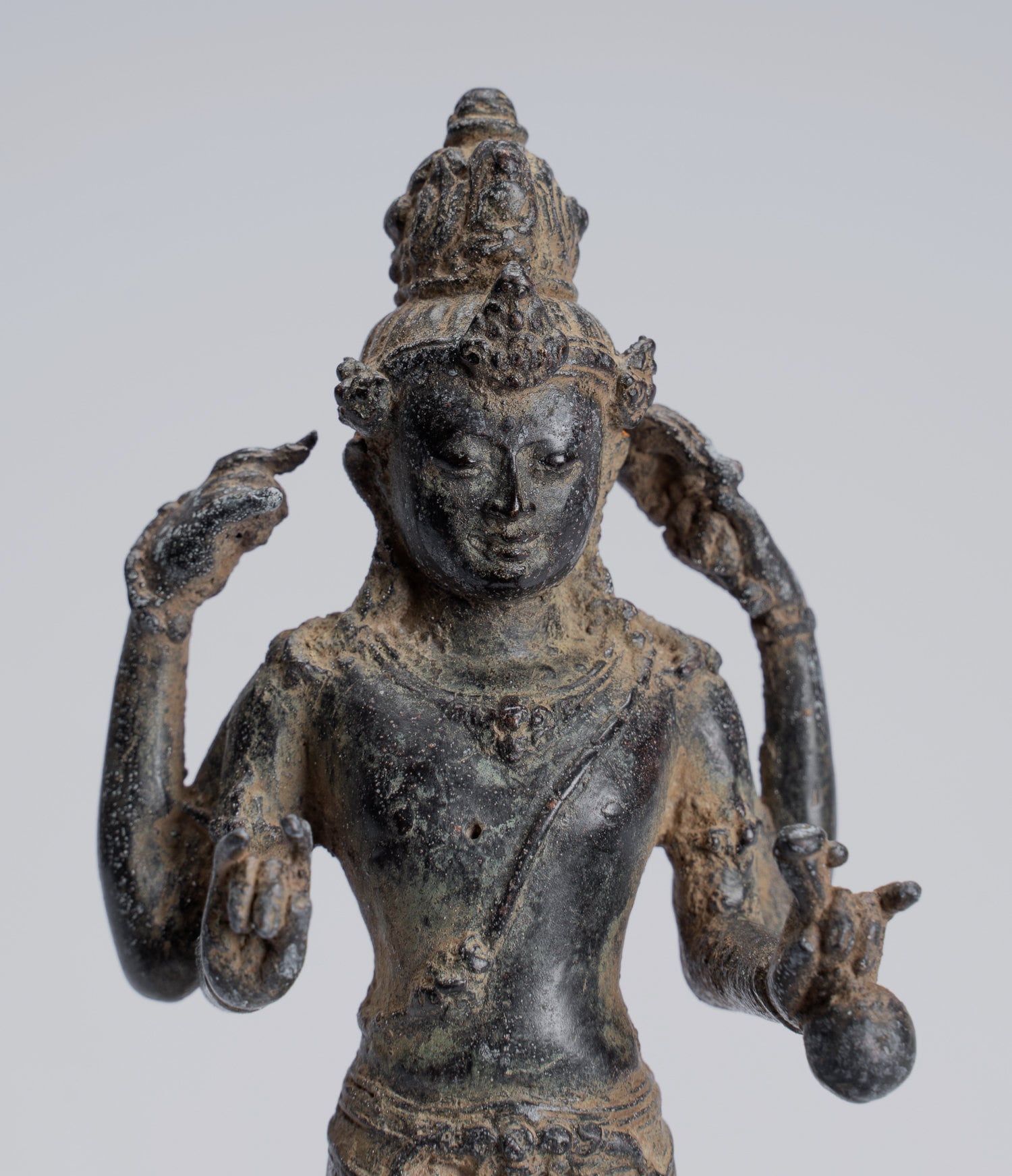 Vishnu-Statue – antike Majapahit-Statue aus Bronze im indonesischen Stil – 20 cm.