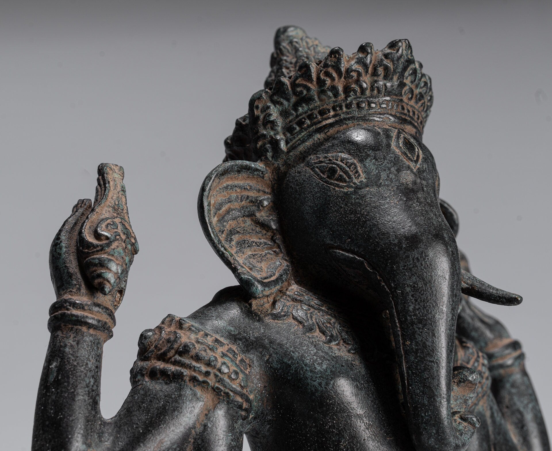 Ganesha-Statue – stehende Bronze-Bajon-Ganesh-Statue im antiken Khmer-Stil – 40 cm.