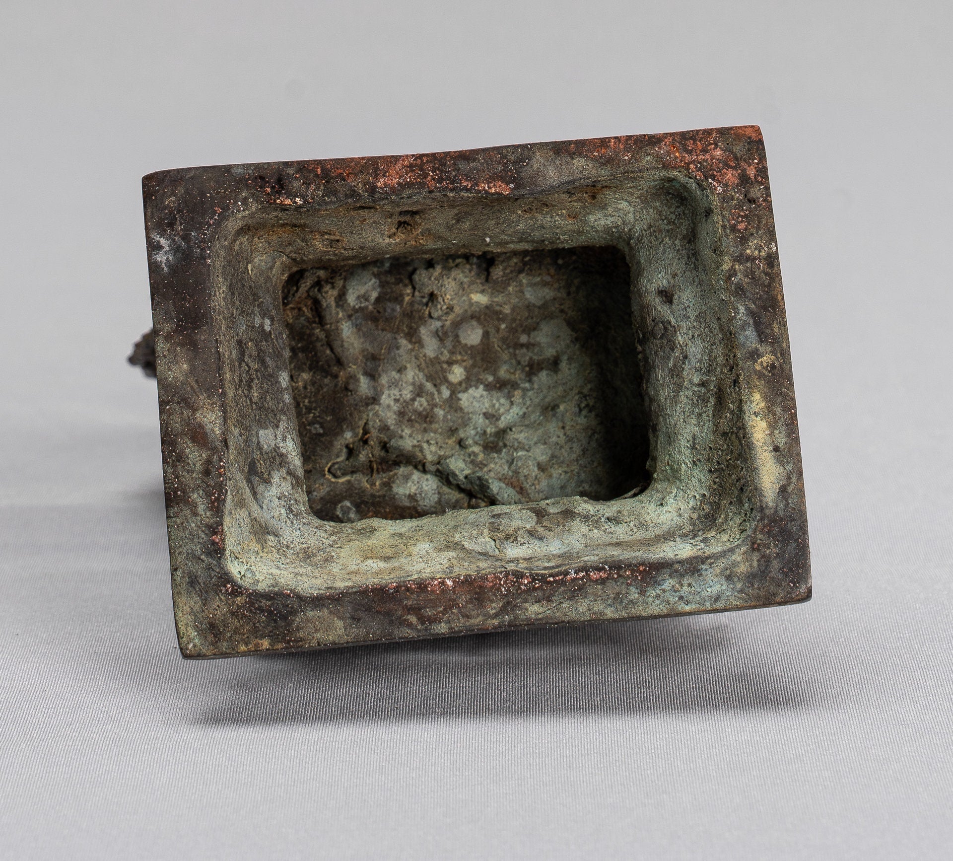 Statue de Tara - Statue de Devi Tara en bronze assis Majapahit de style Java antique - 14 cm/6"