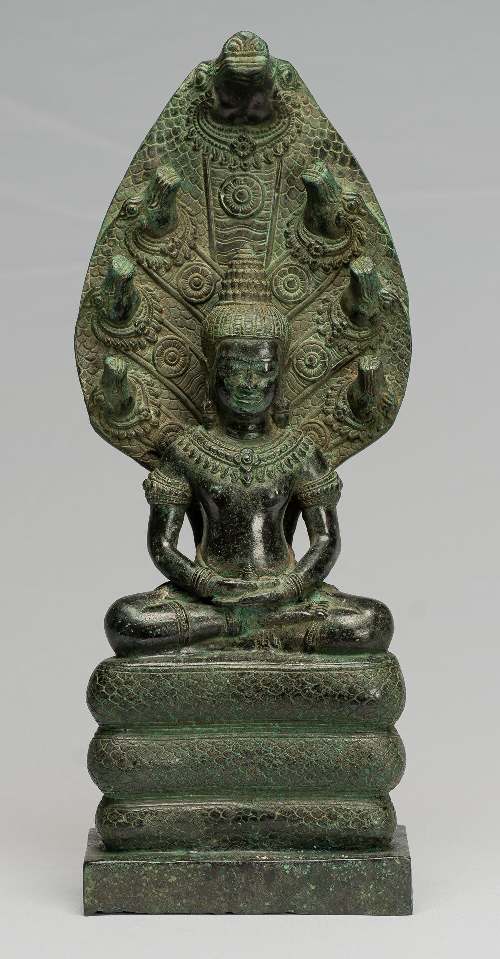 Statue de Bouddha – Bouddha de méditation Naga assis en bronze de style Bayon antique khmer – 44 cm