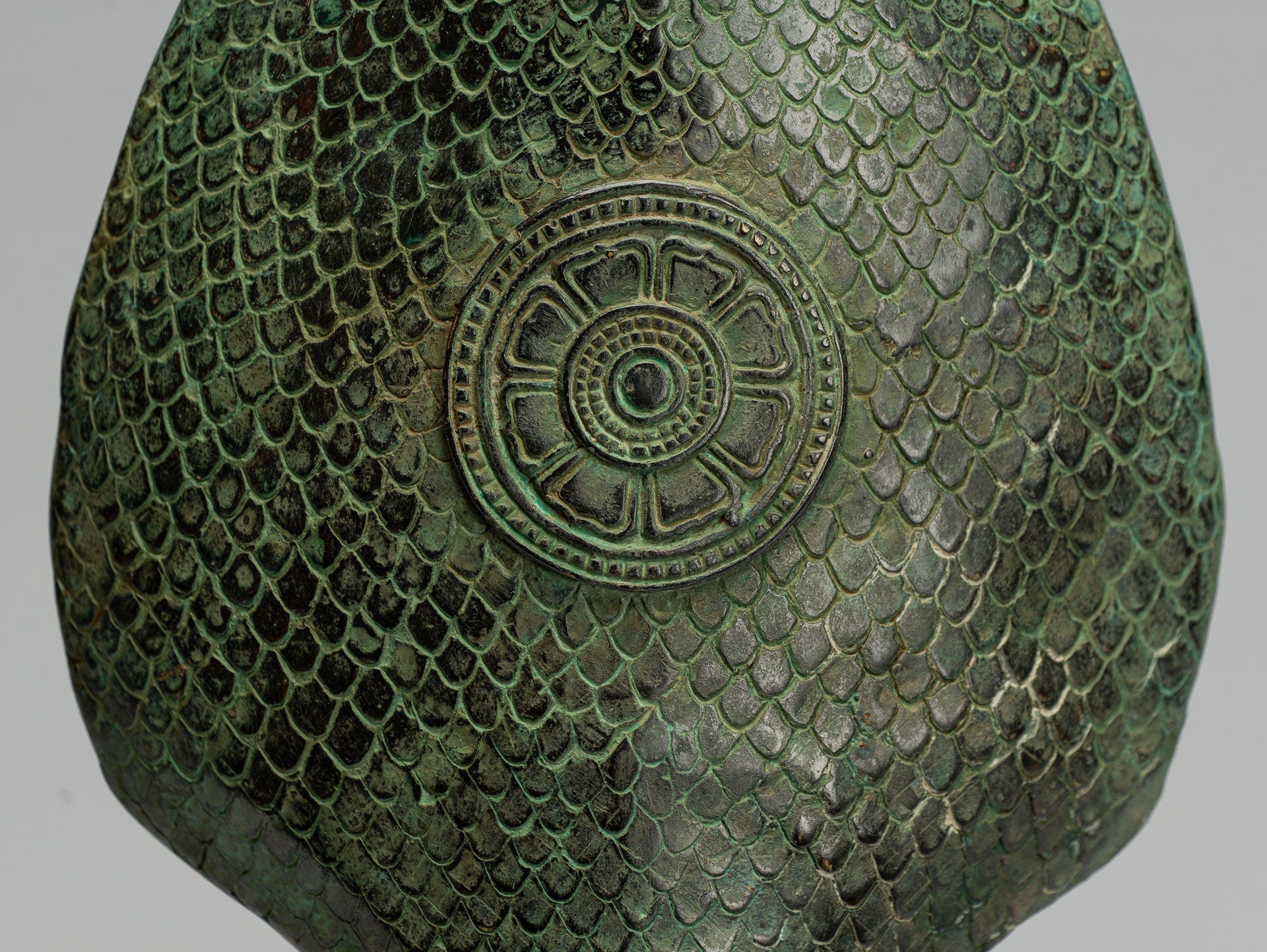 Statue de Bouddha – Bouddha de méditation Naga assis en bronze de style Bayon antique khmer – 44 cm